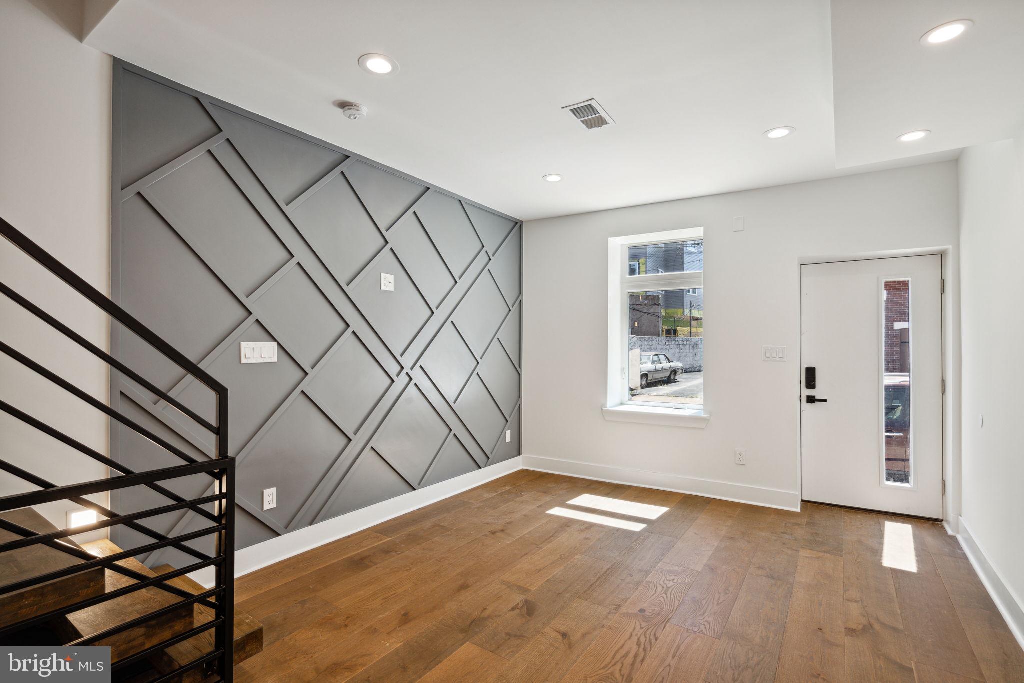13 E Oxford St