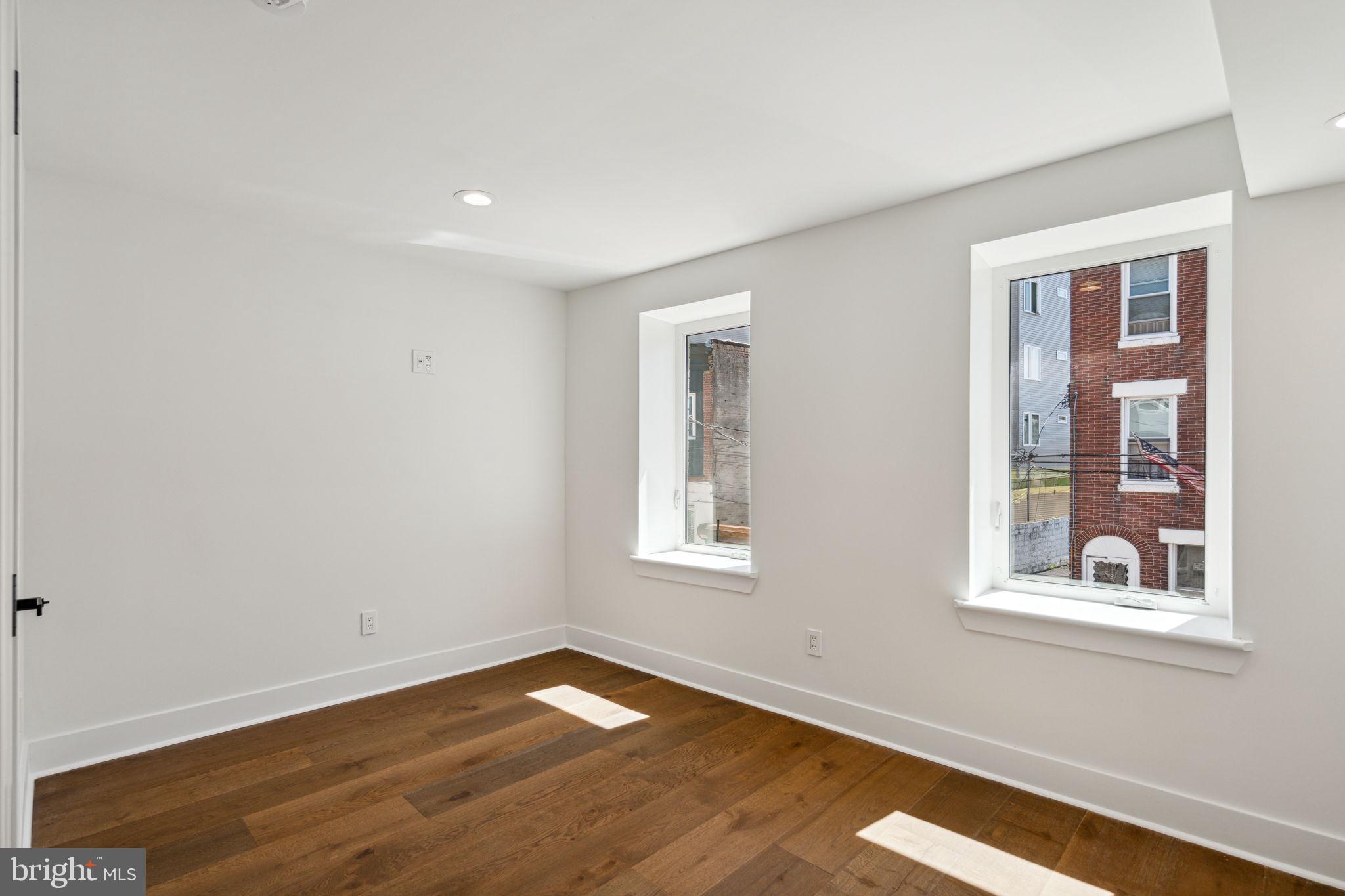13 E Oxford St