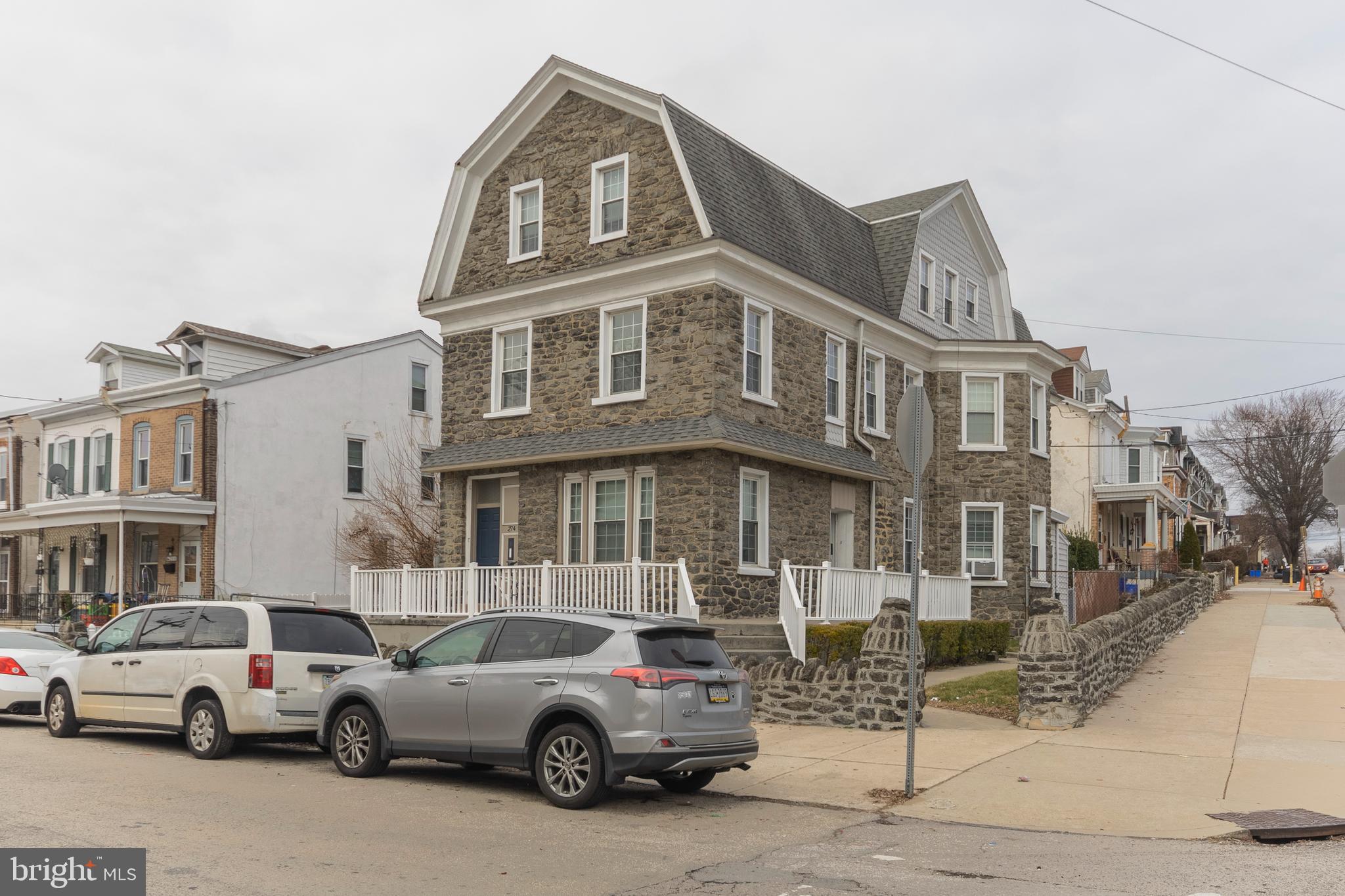 274 Roxborough Ave #2f