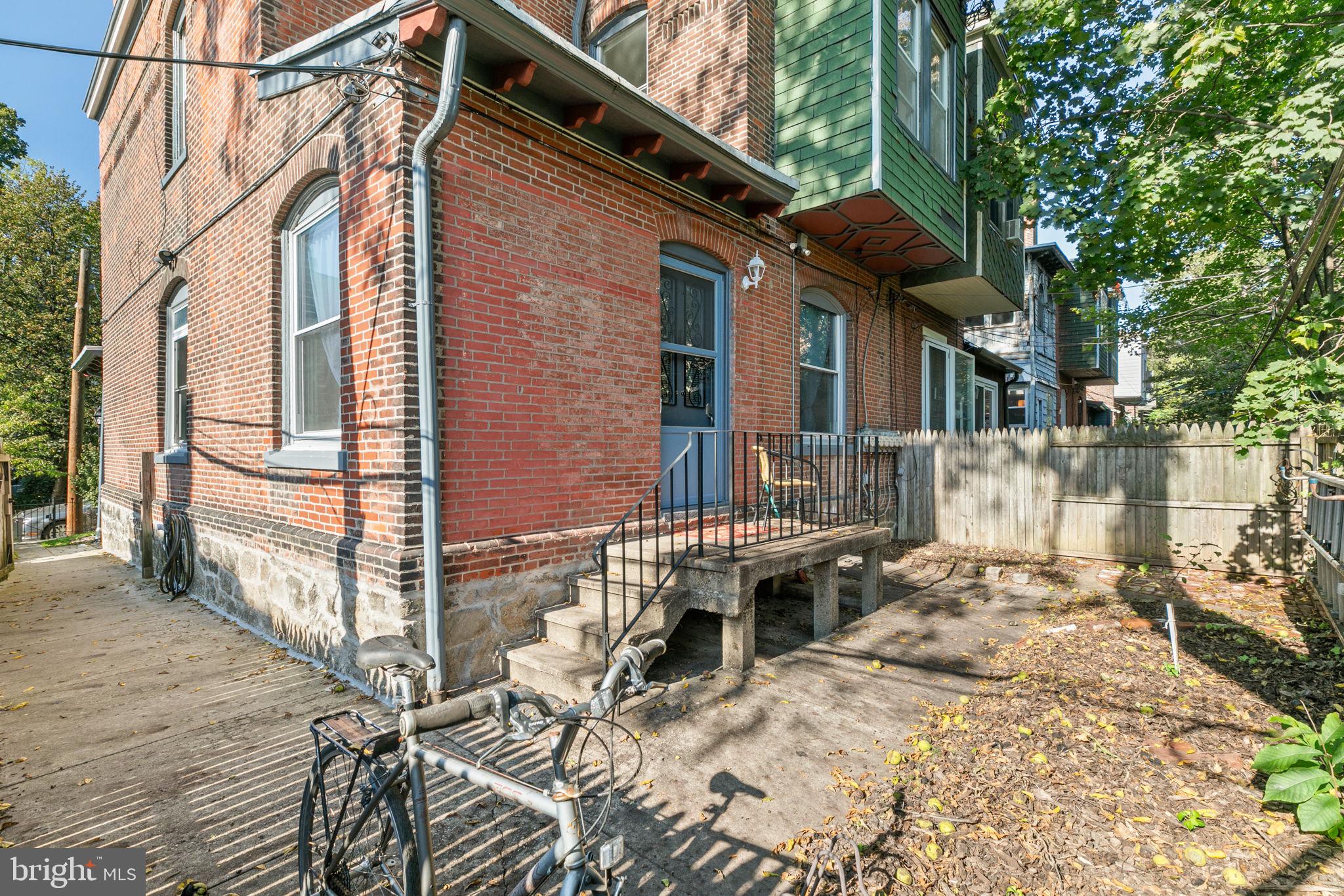 4818 Trinity St