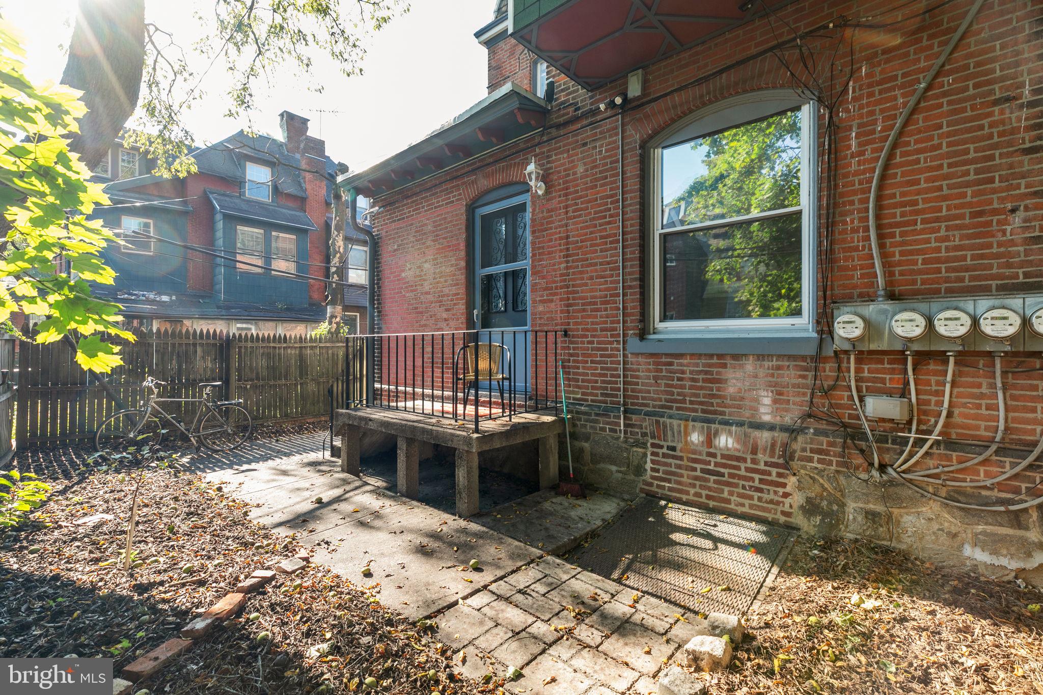 4818 Trinity St