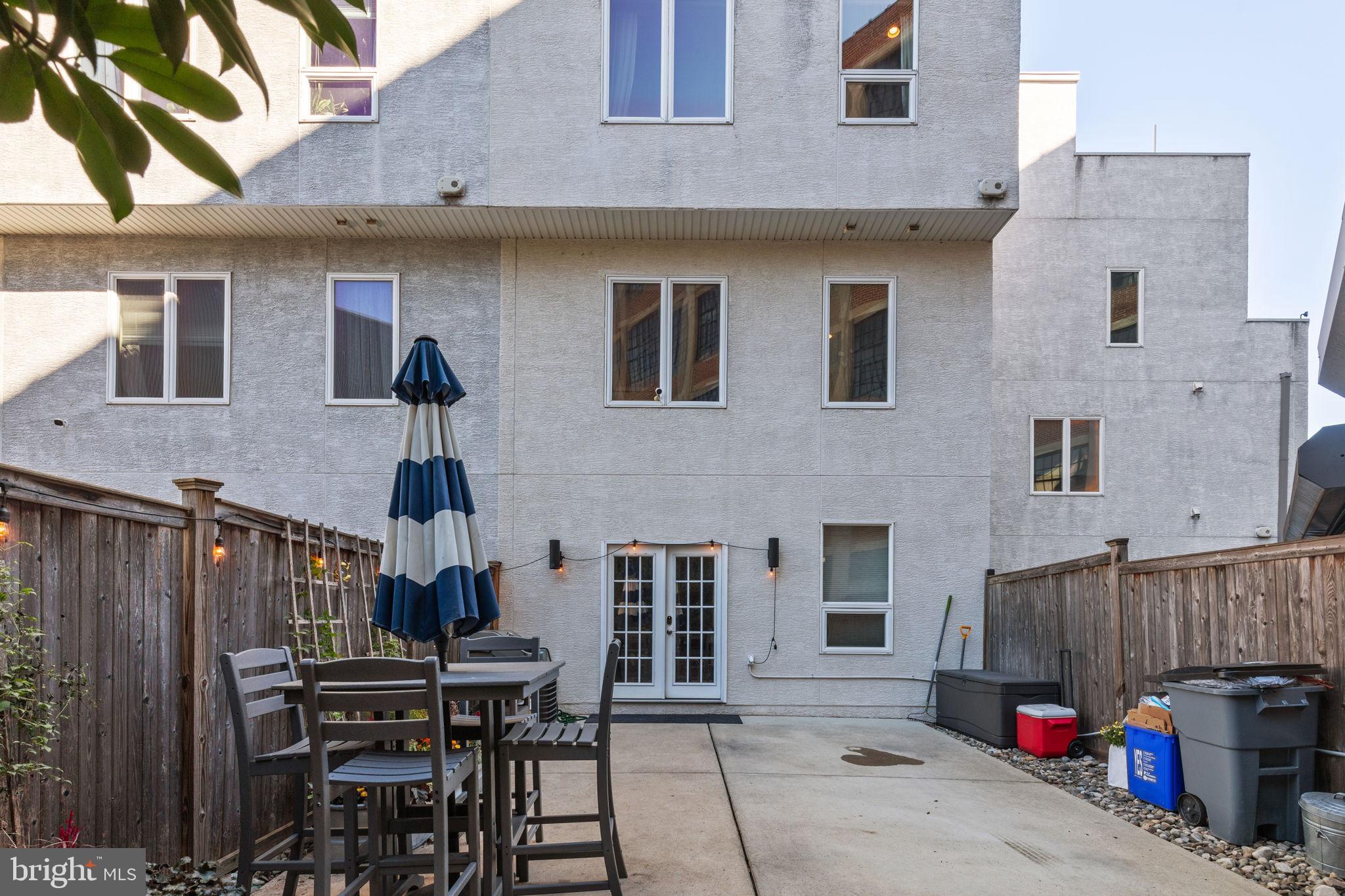 1502 Earl St