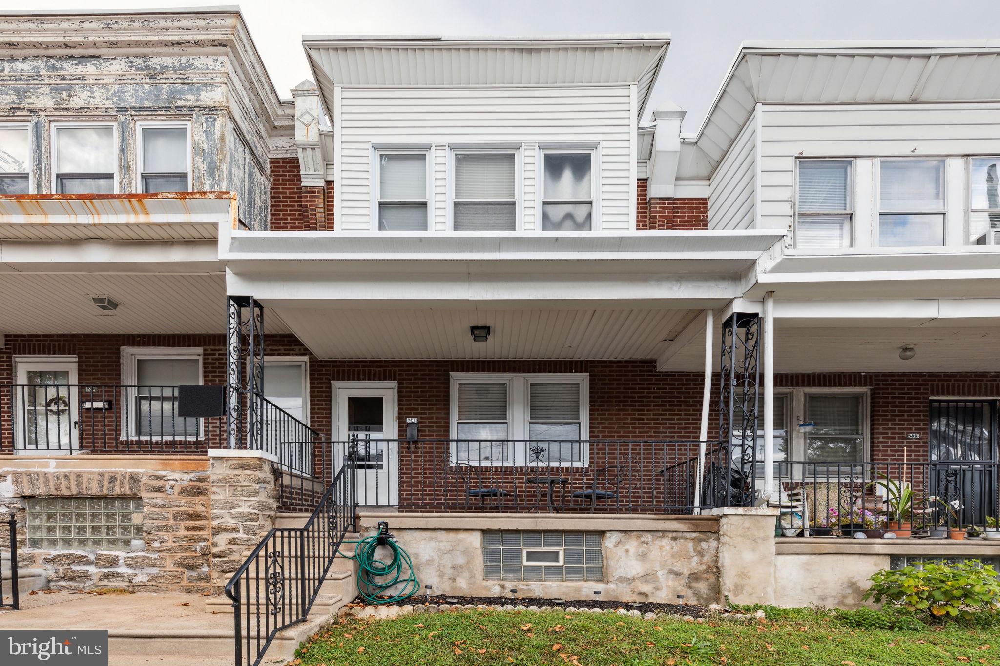 241 W Champlost St