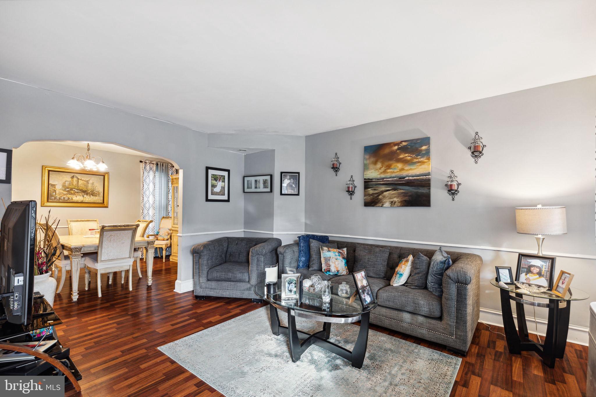 241 W Champlost St