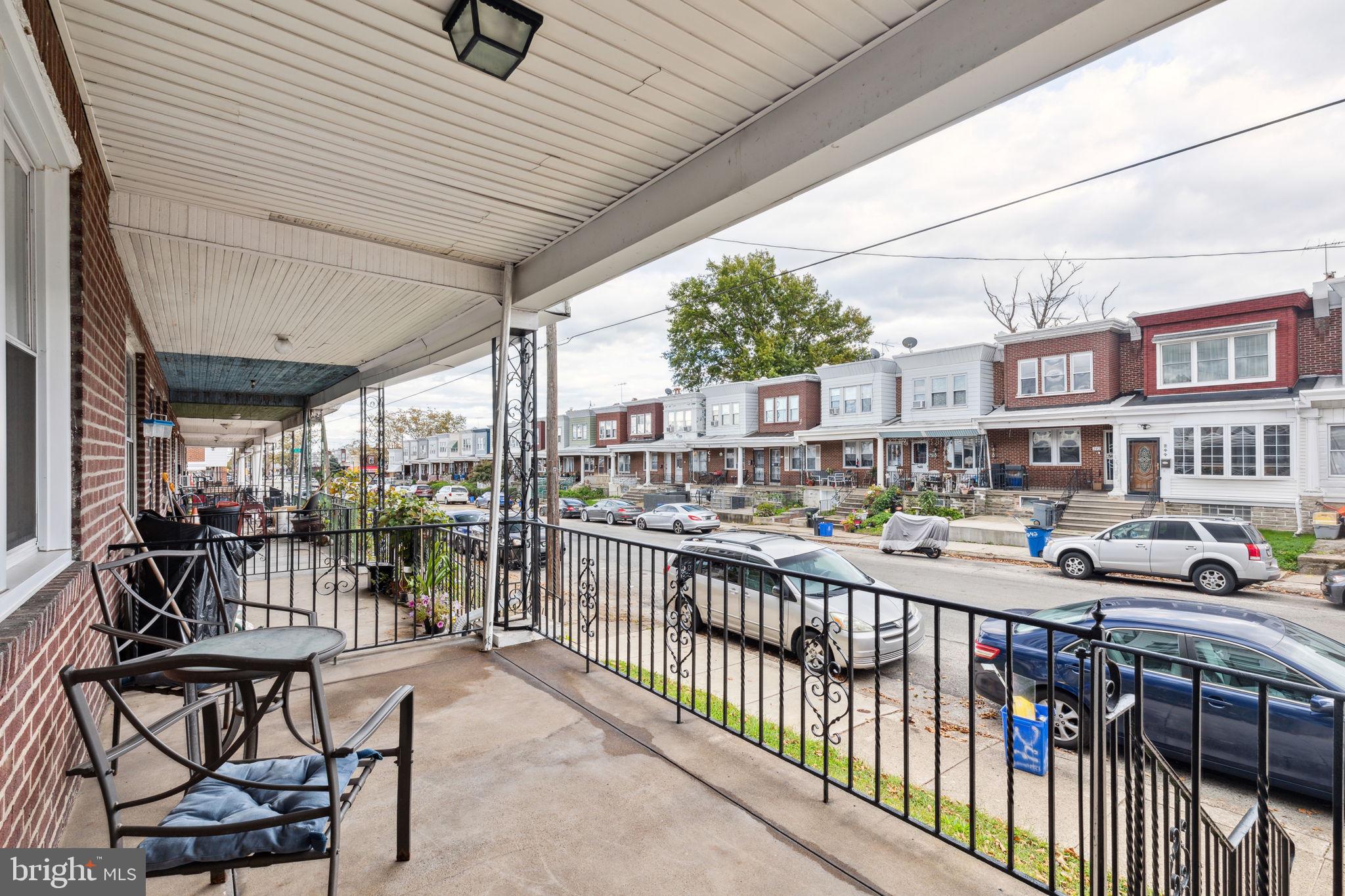 241 W Champlost St