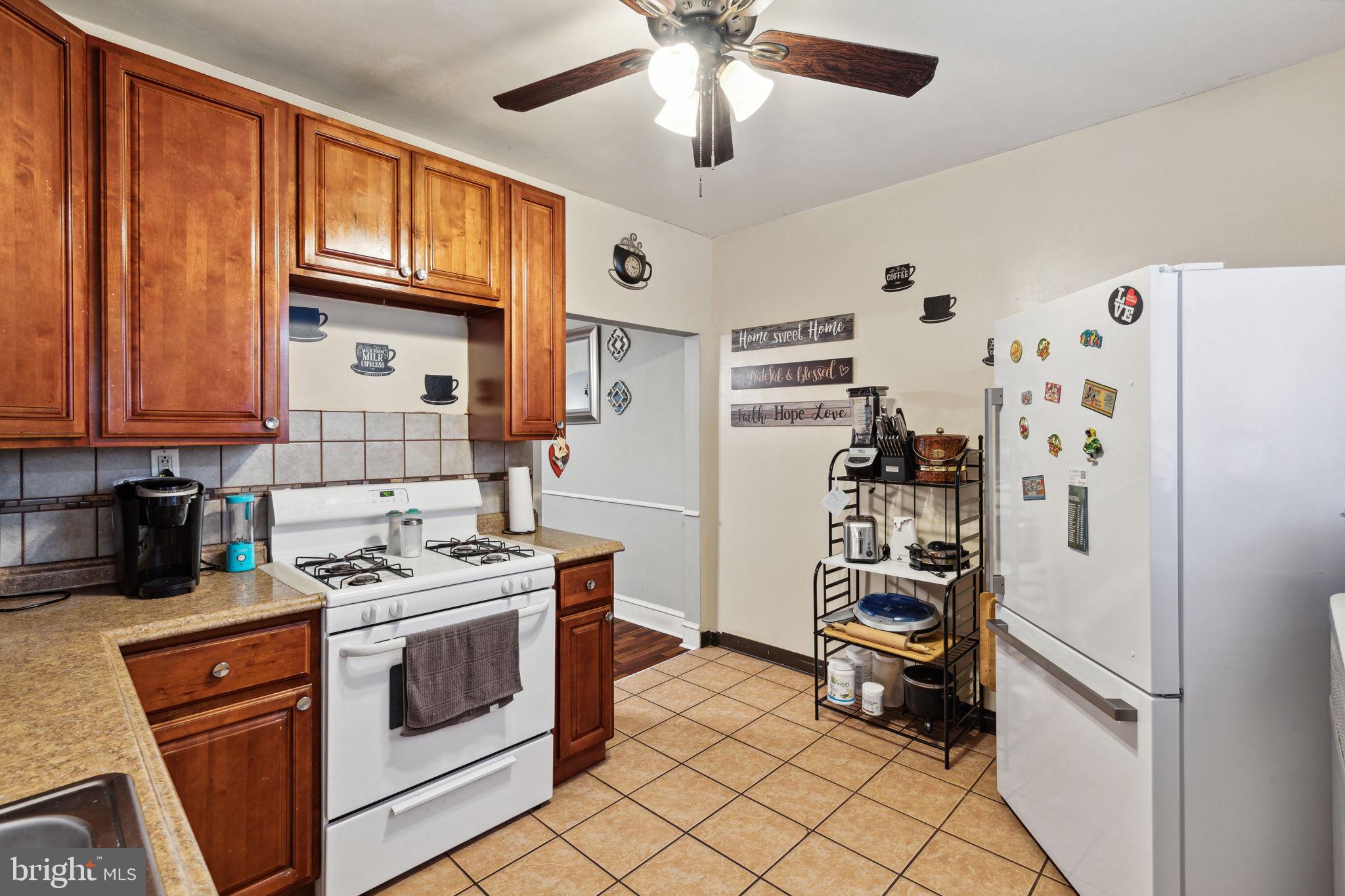 241 W Champlost St