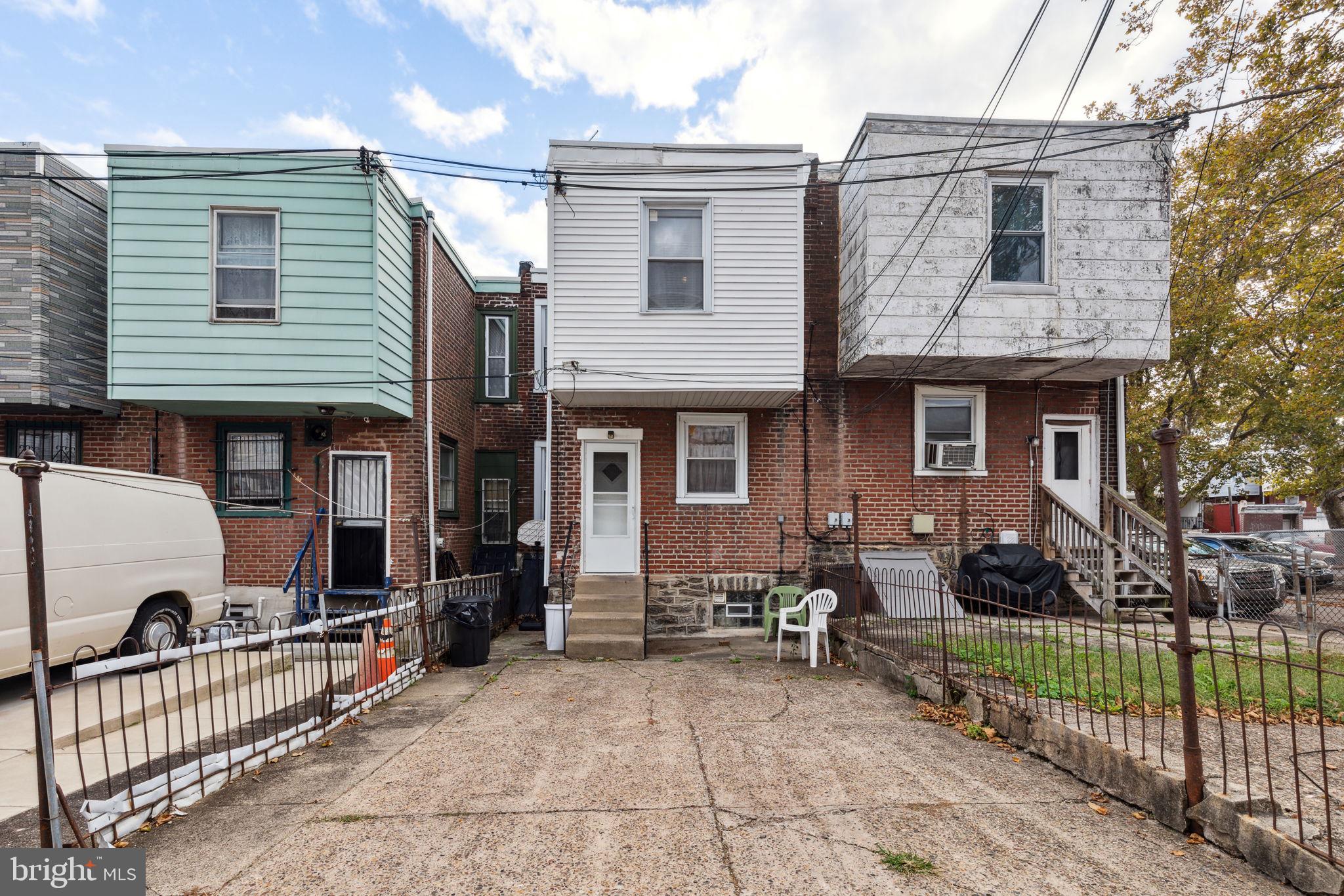 241 W Champlost St