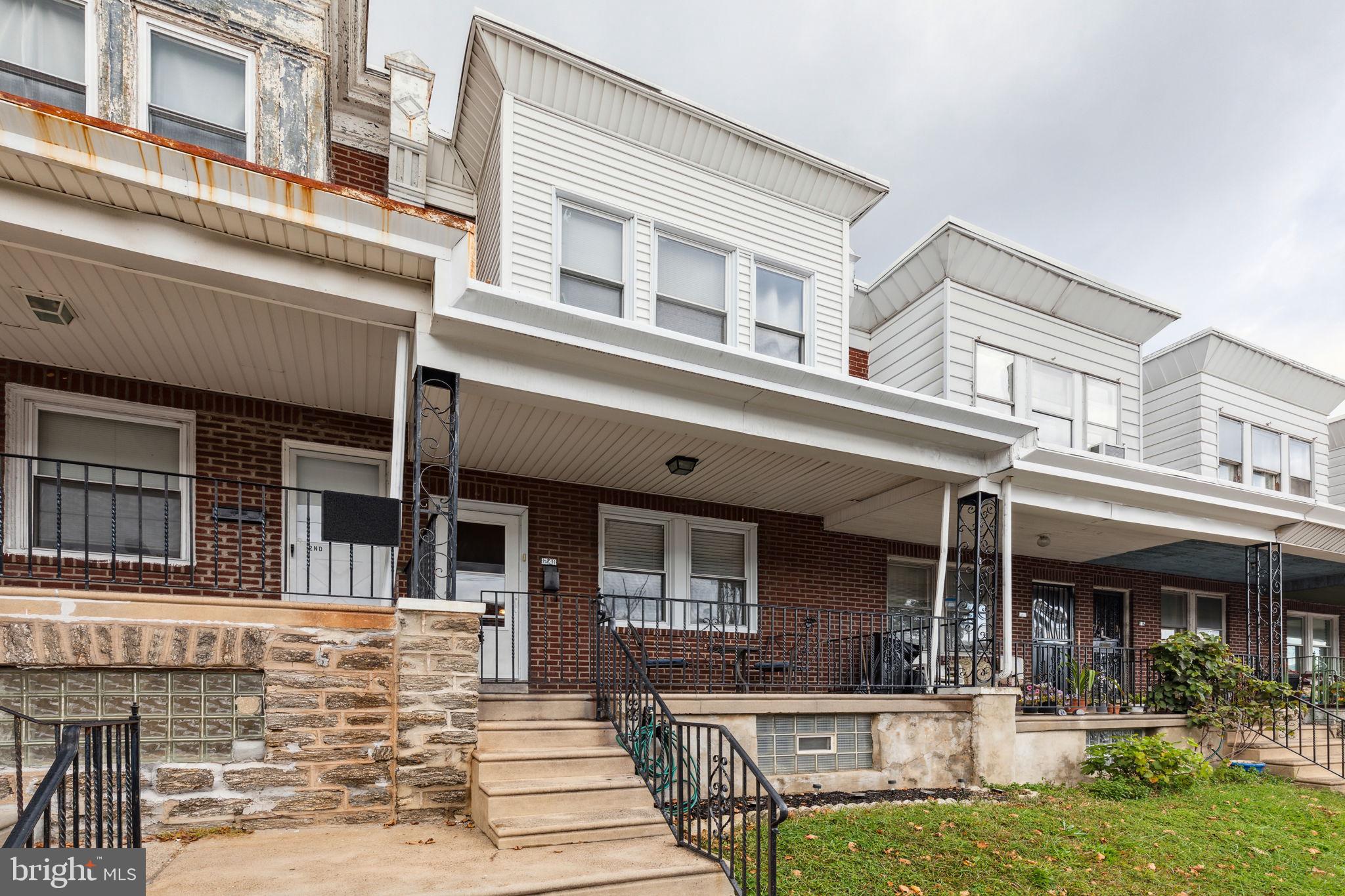 241 W Champlost St