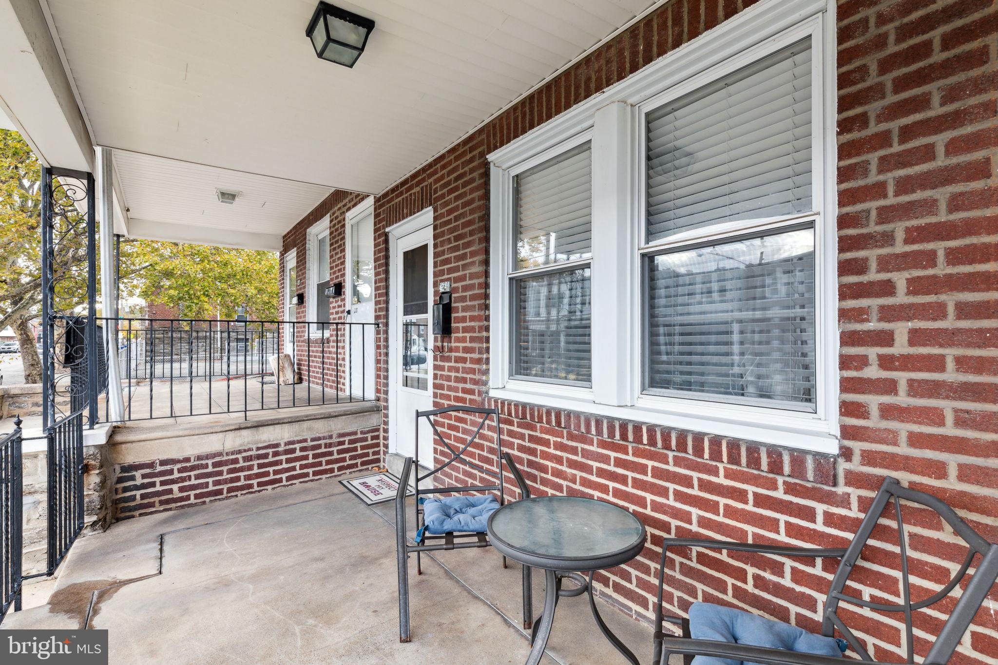 241 W Champlost St
