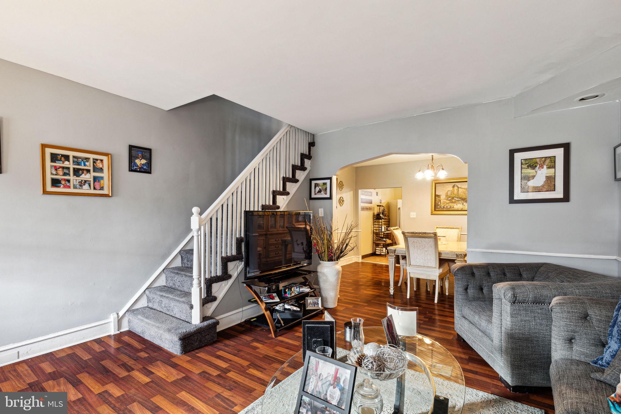 241 W Champlost St