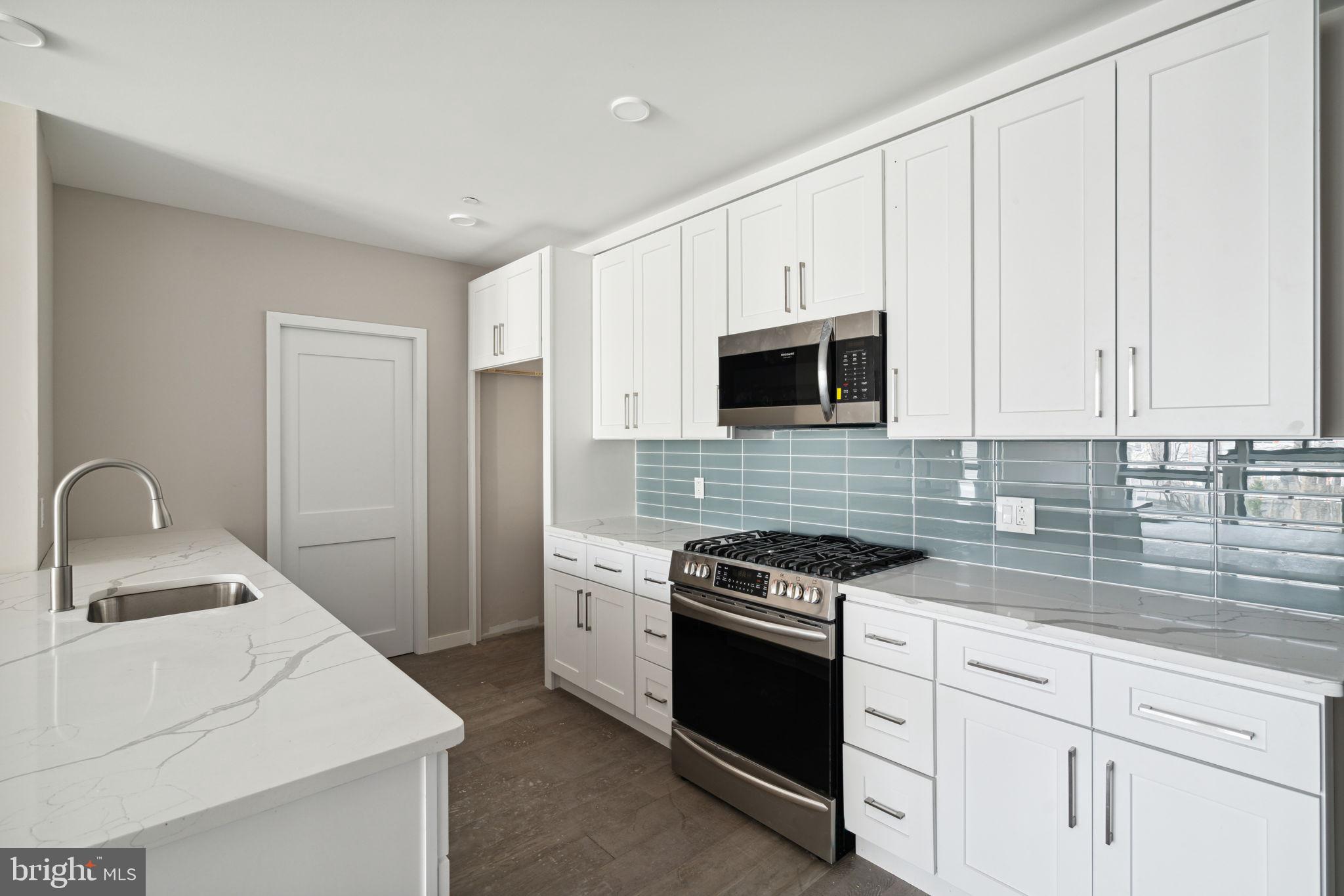 1648-50 Ridge Ave #2a