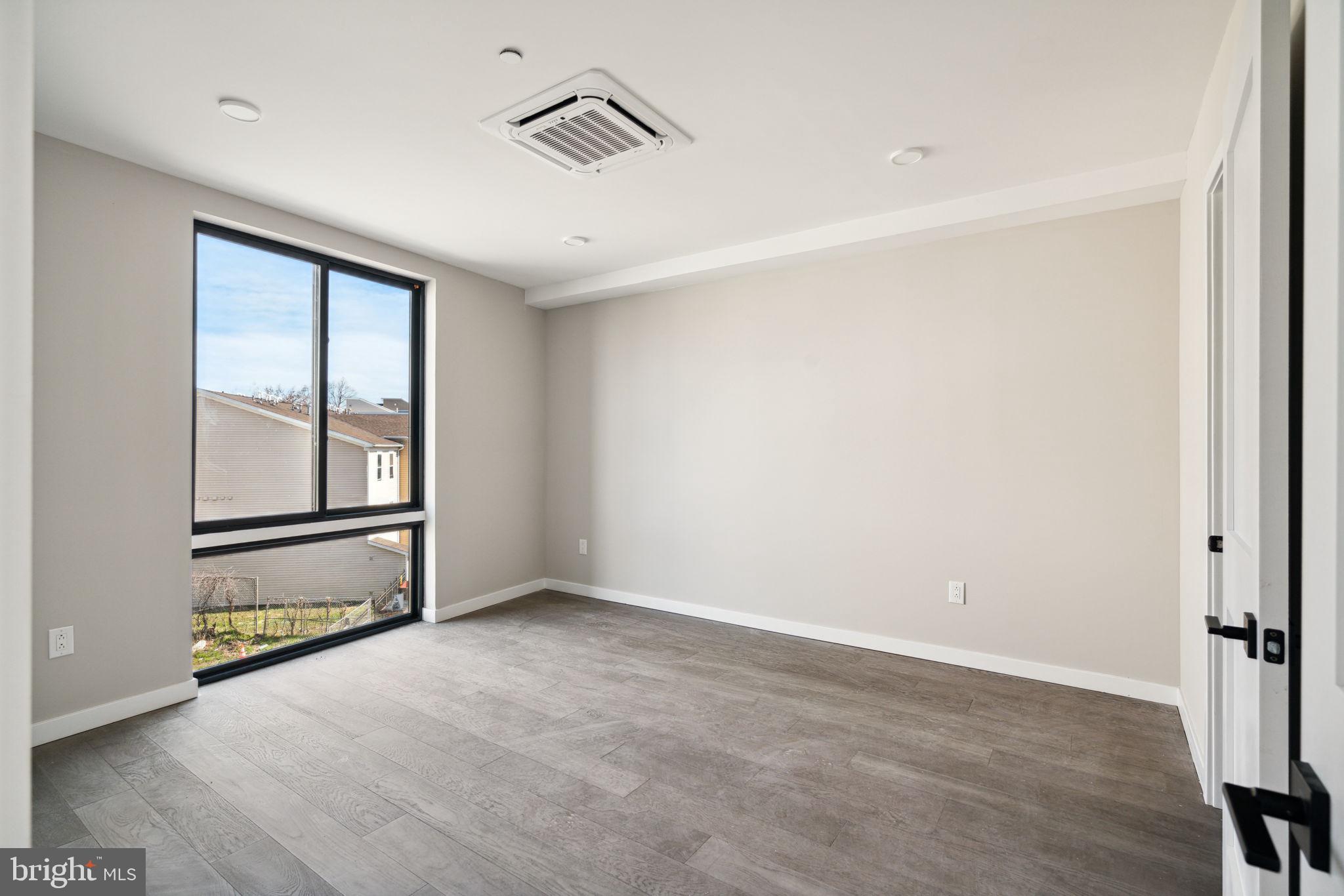 1648-50 Ridge Ave #2a