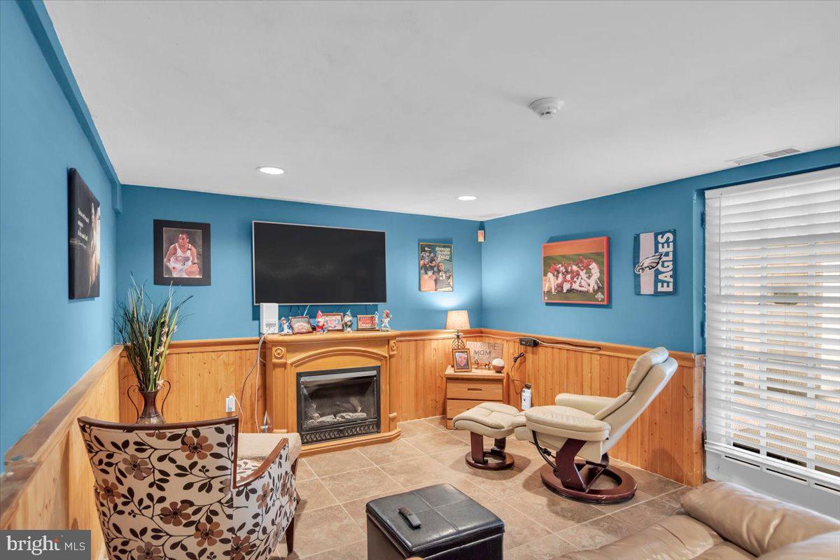 4245 Chalfont Pl