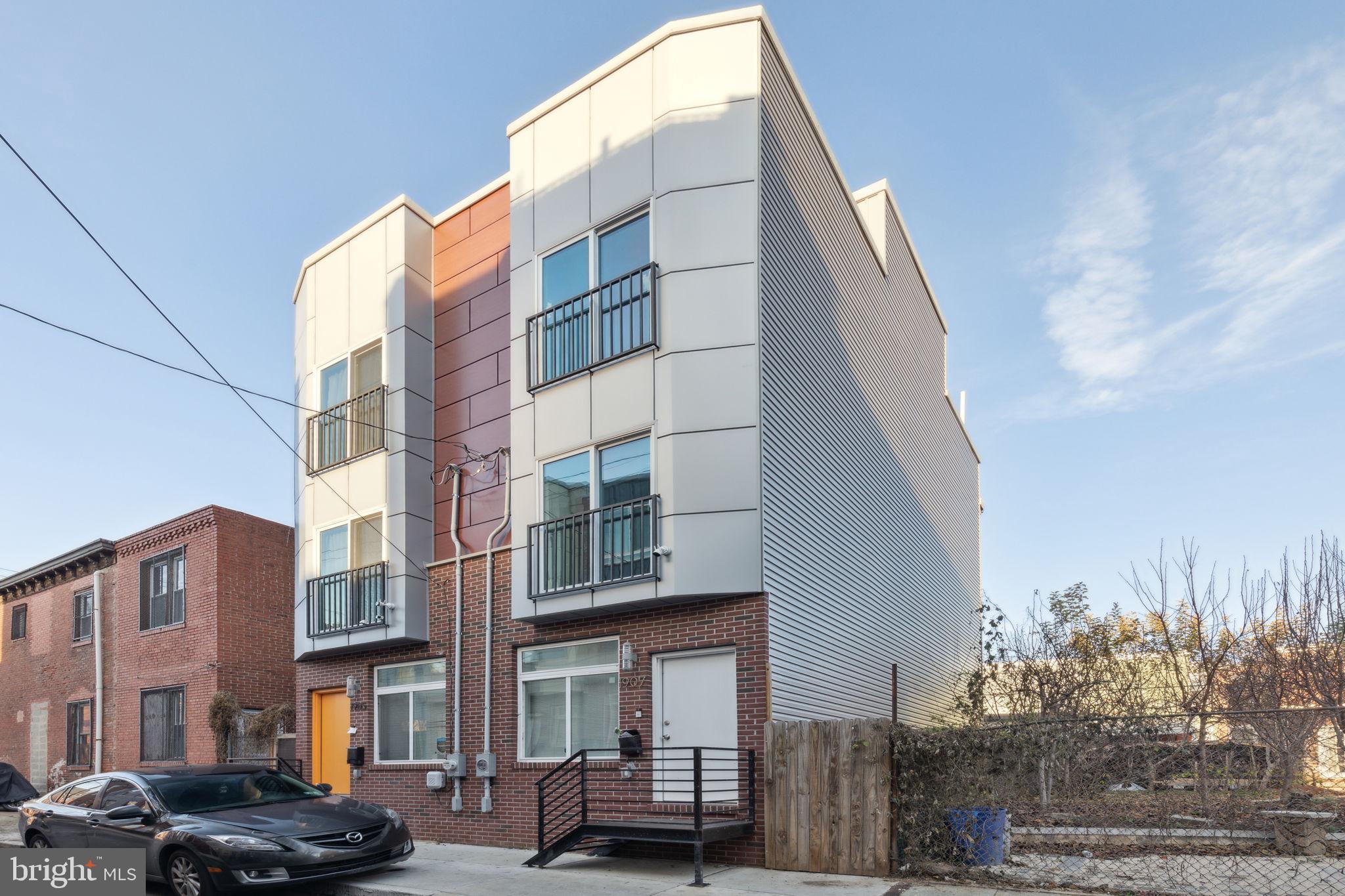 1907 E Harold St