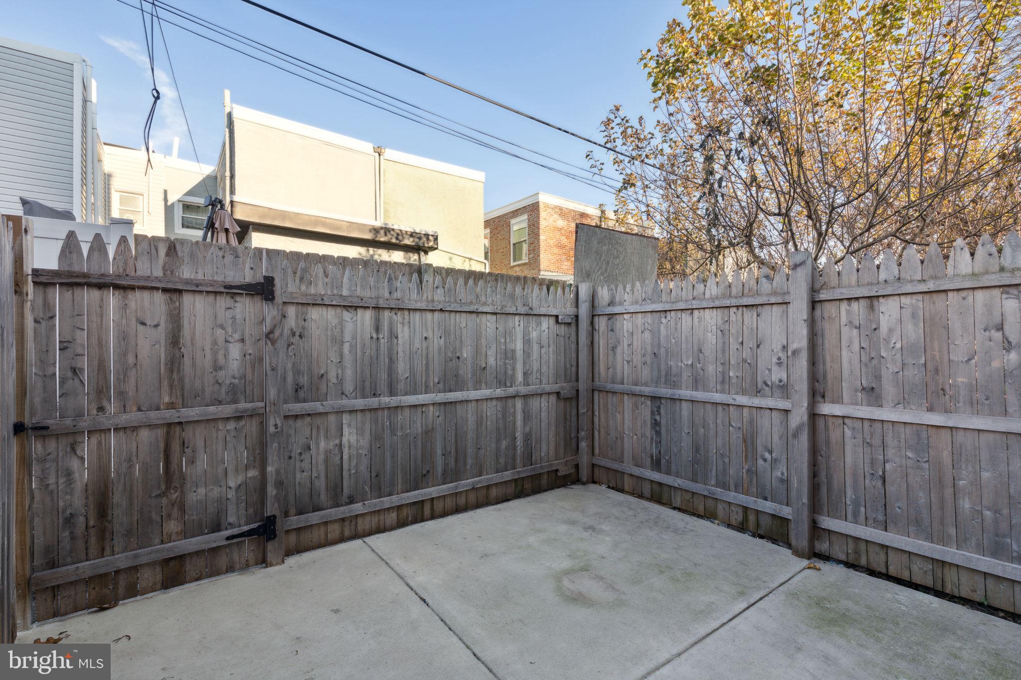 1907 E Harold St