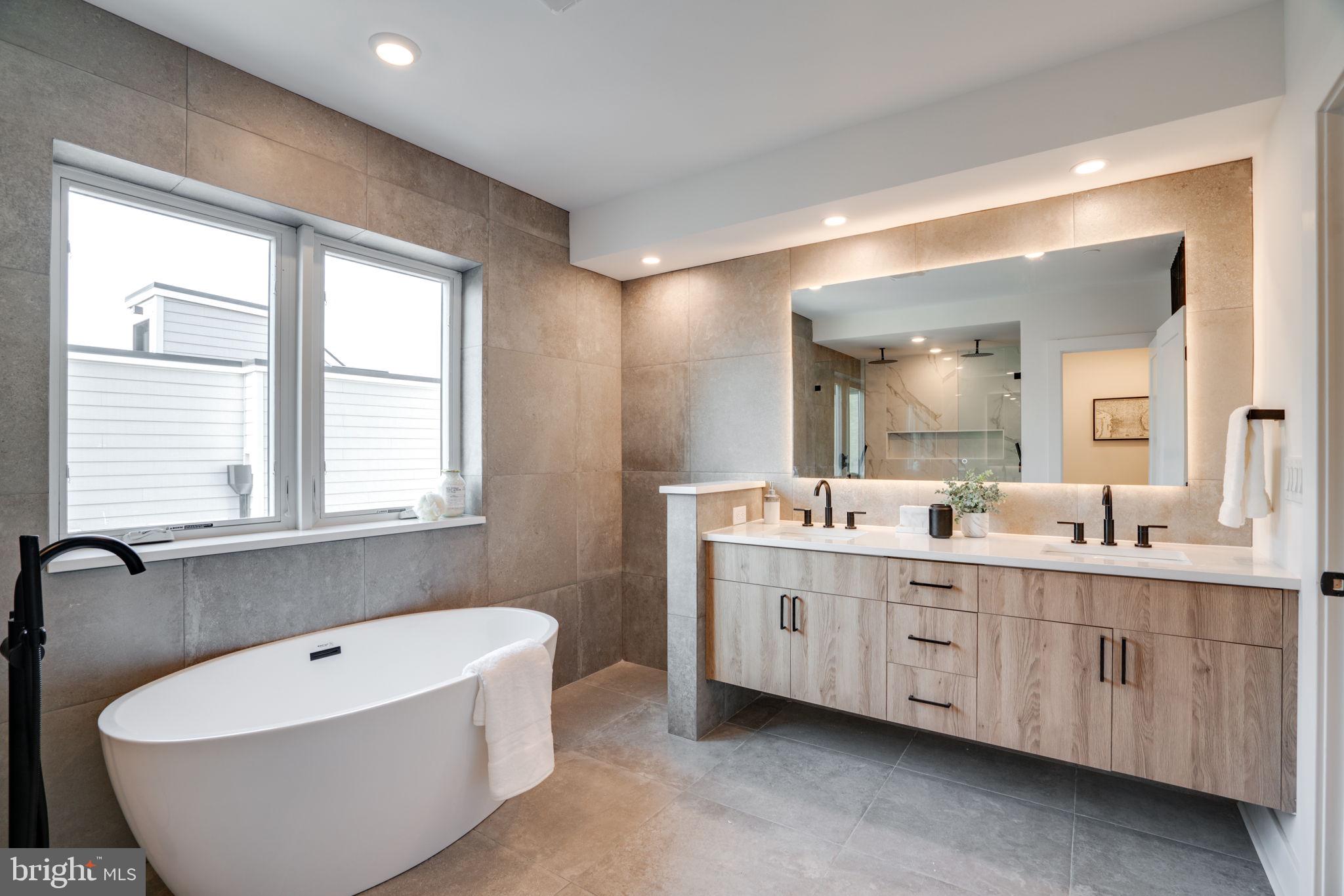 1638 Fitzwater St #Penthouse