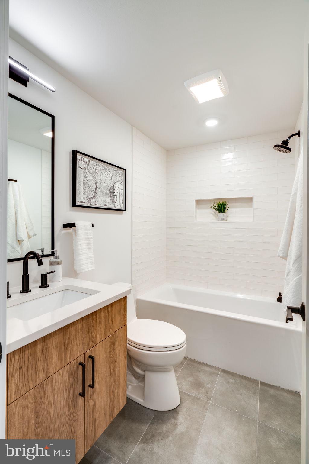 1638 Fitzwater St #Penthouse