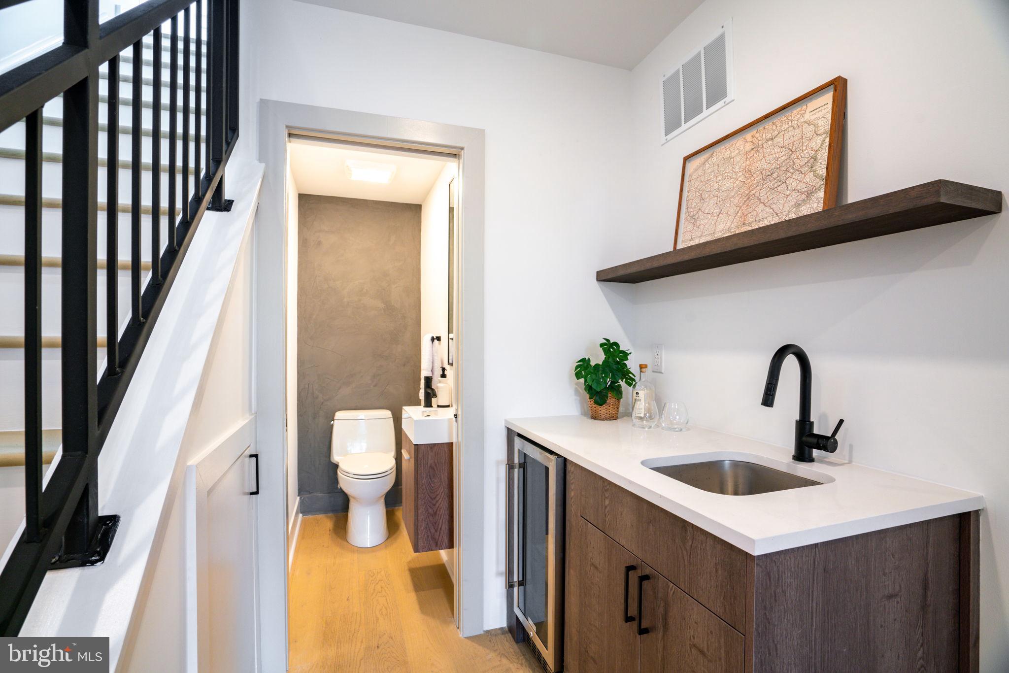 1638 Fitzwater St #Penthouse