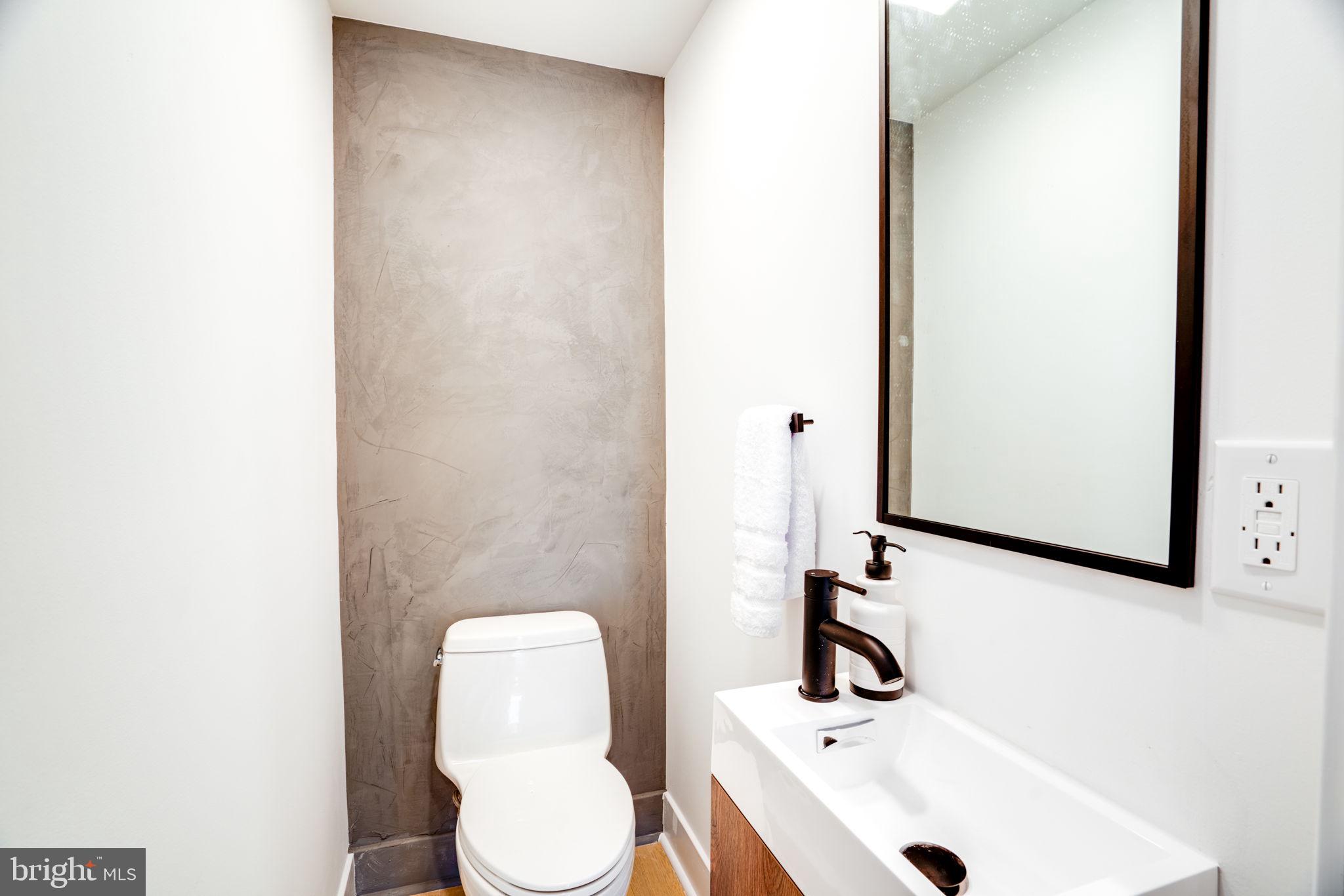 1638 Fitzwater St #Penthouse