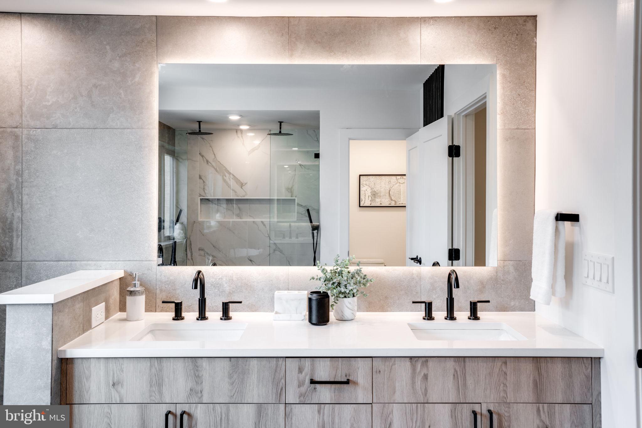 1638 Fitzwater St #Penthouse