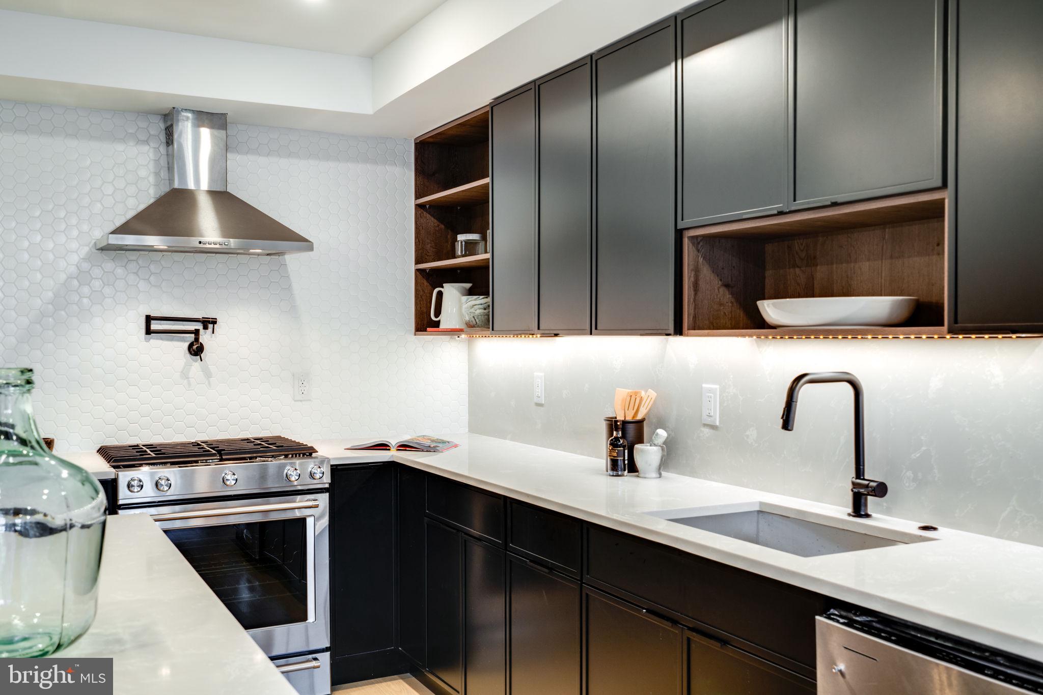 1638 Fitzwater St #Penthouse