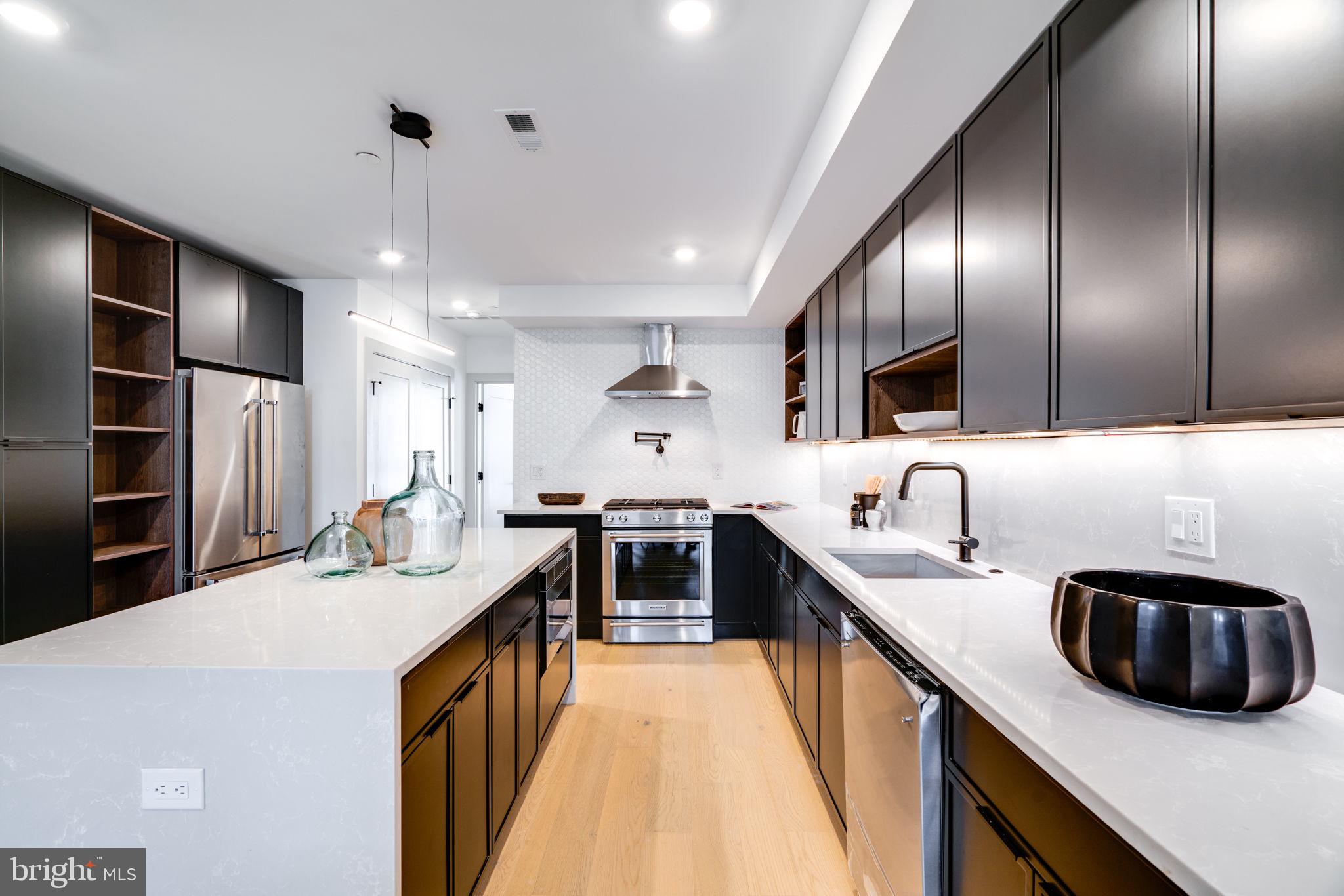 1638 Fitzwater St #Penthouse