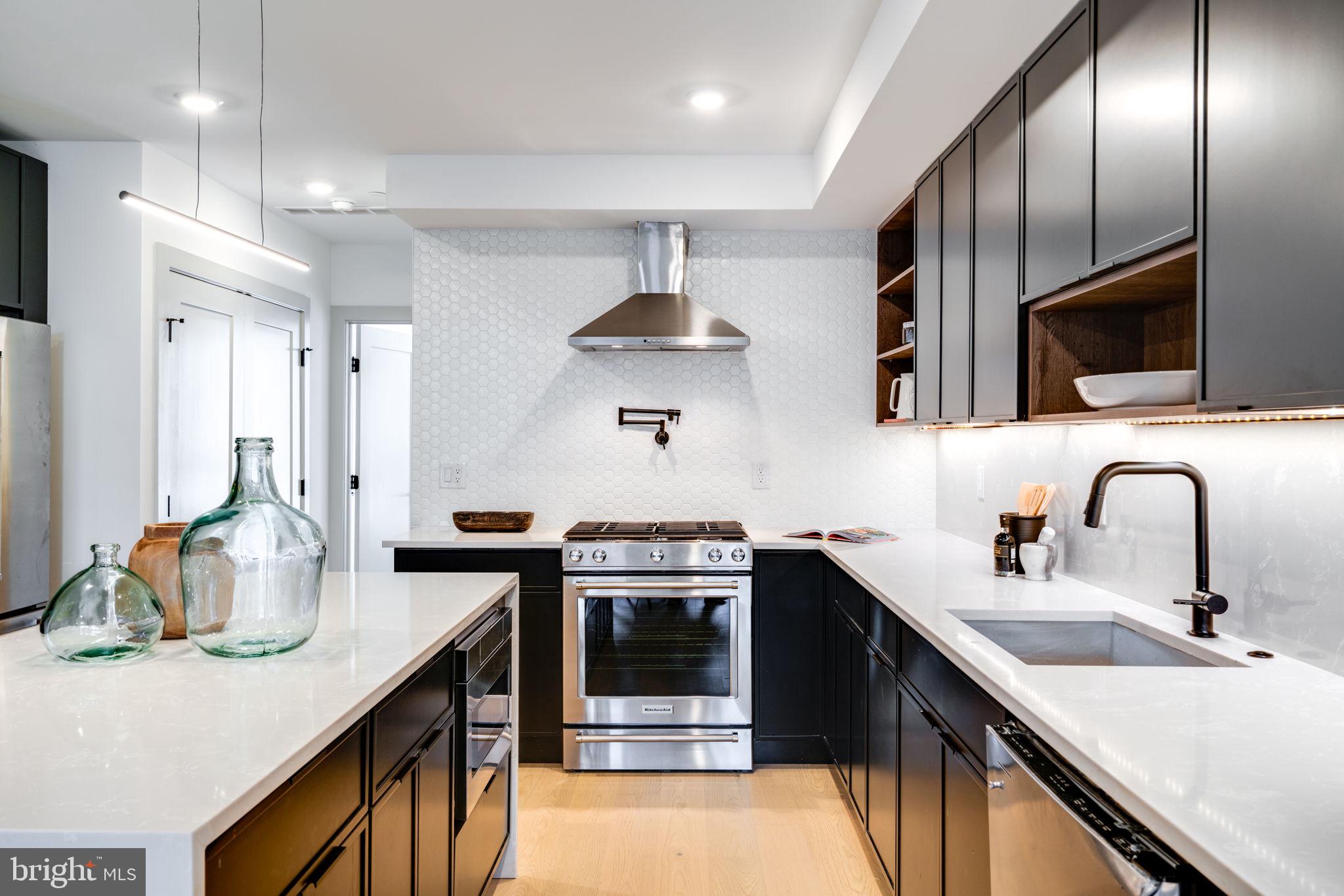 1638 Fitzwater St #Penthouse