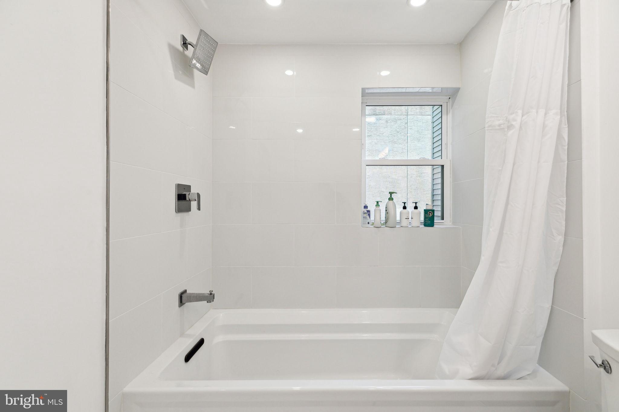 1310 Annin St