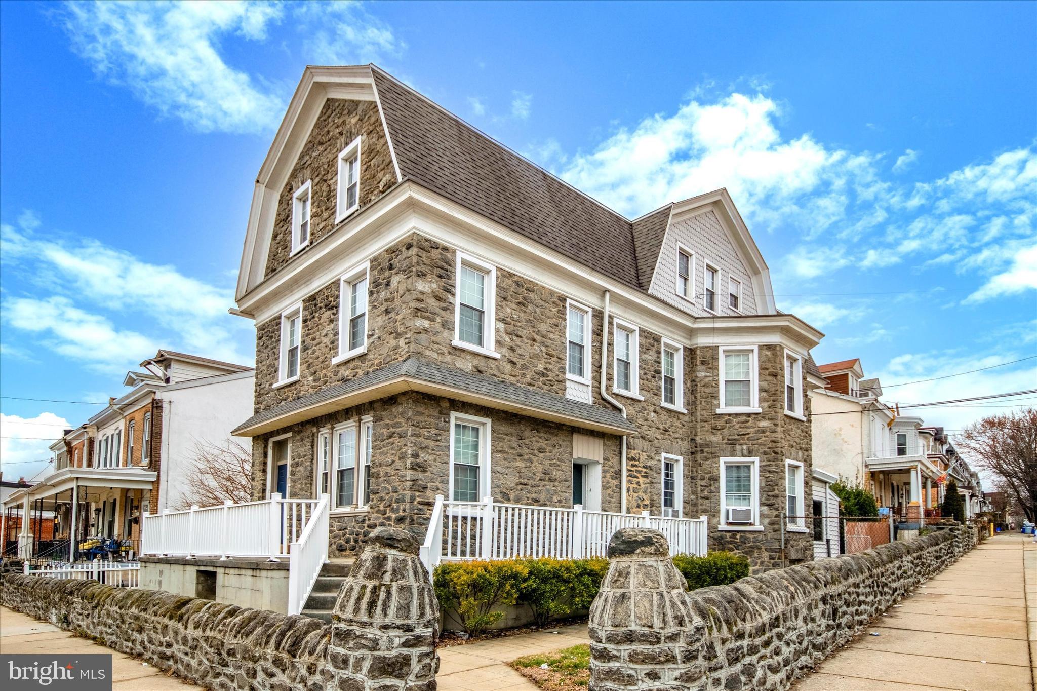 274 Roxborough Ave #1f