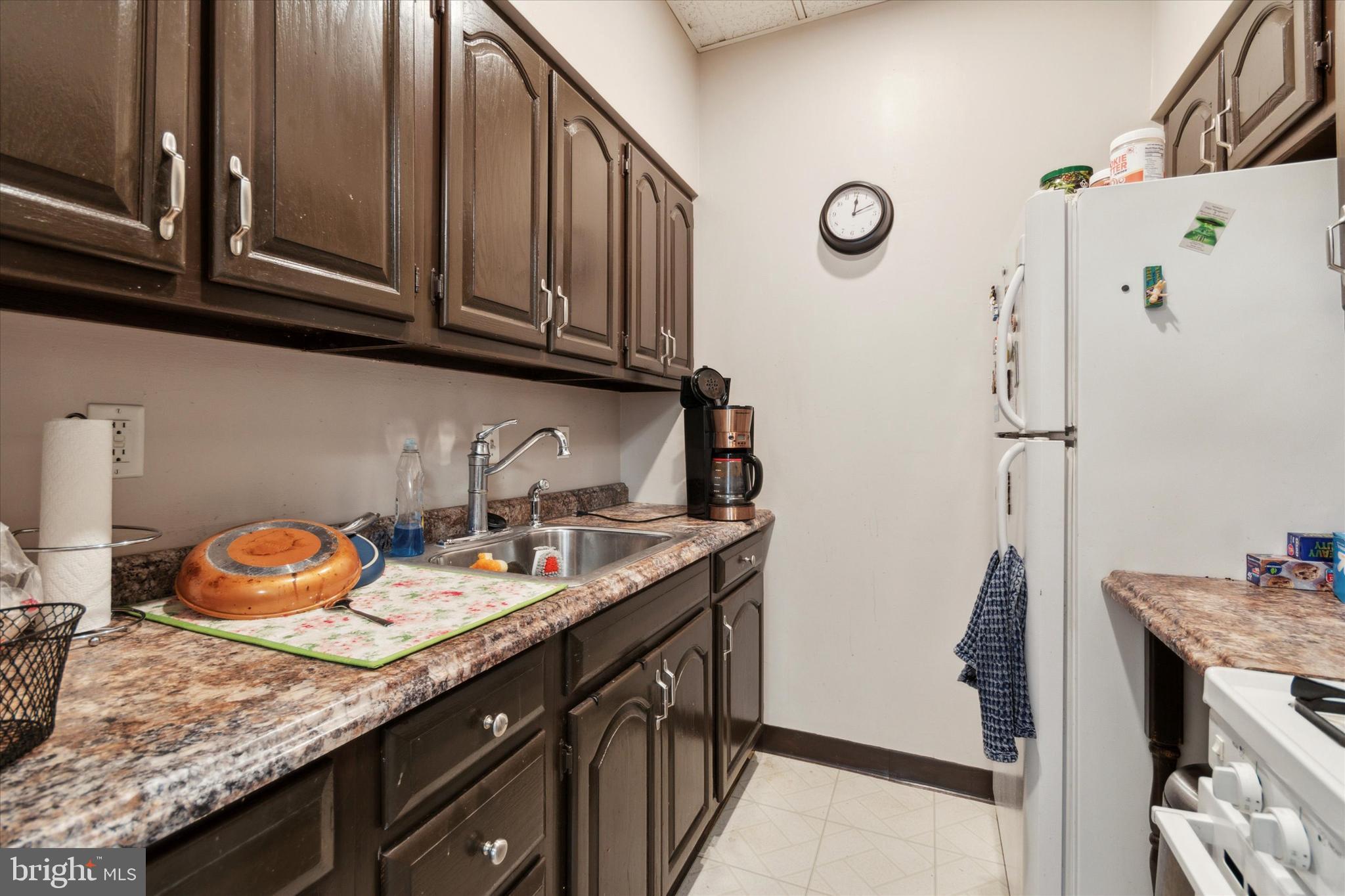 274 Roxborough Ave #1f