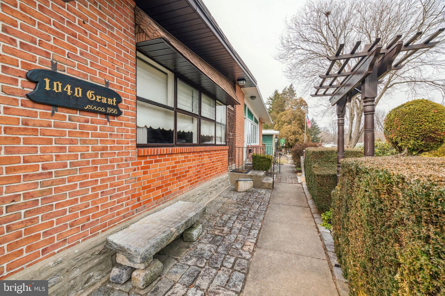 1040 Grant Ave