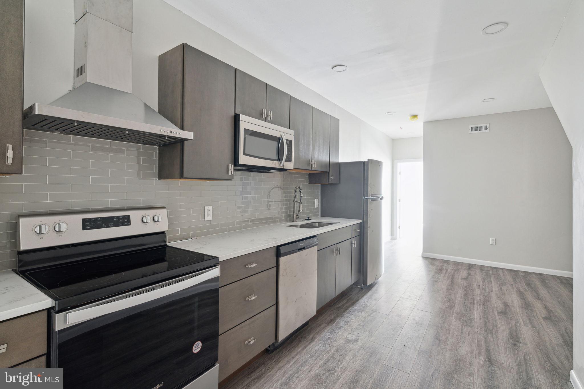 175-77 W GIRARD AVE #1