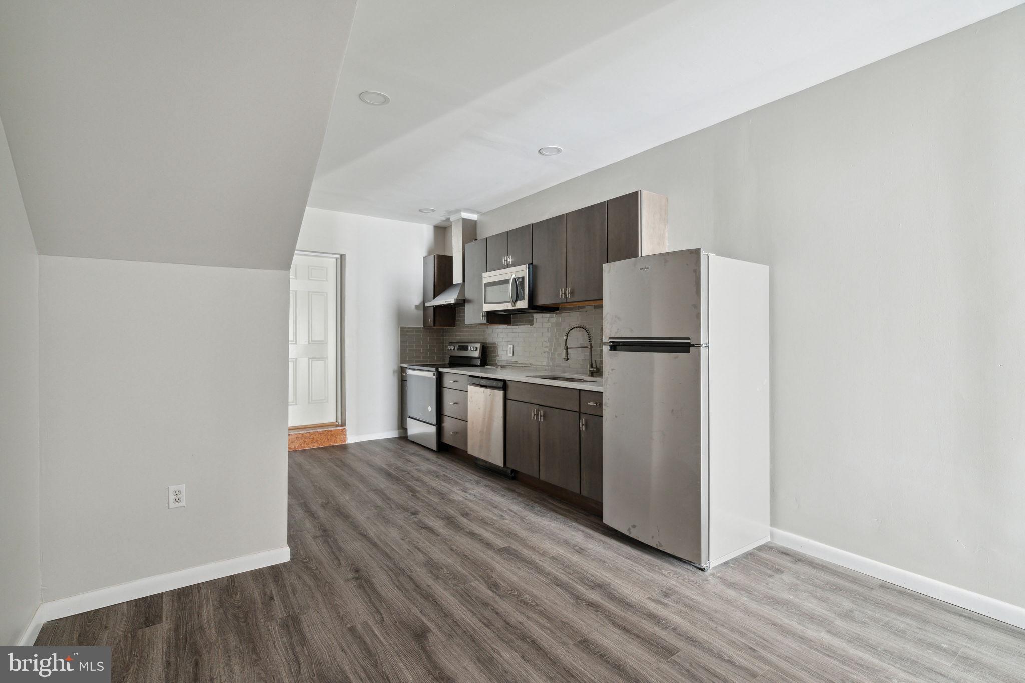 175-77 W GIRARD AVE #1