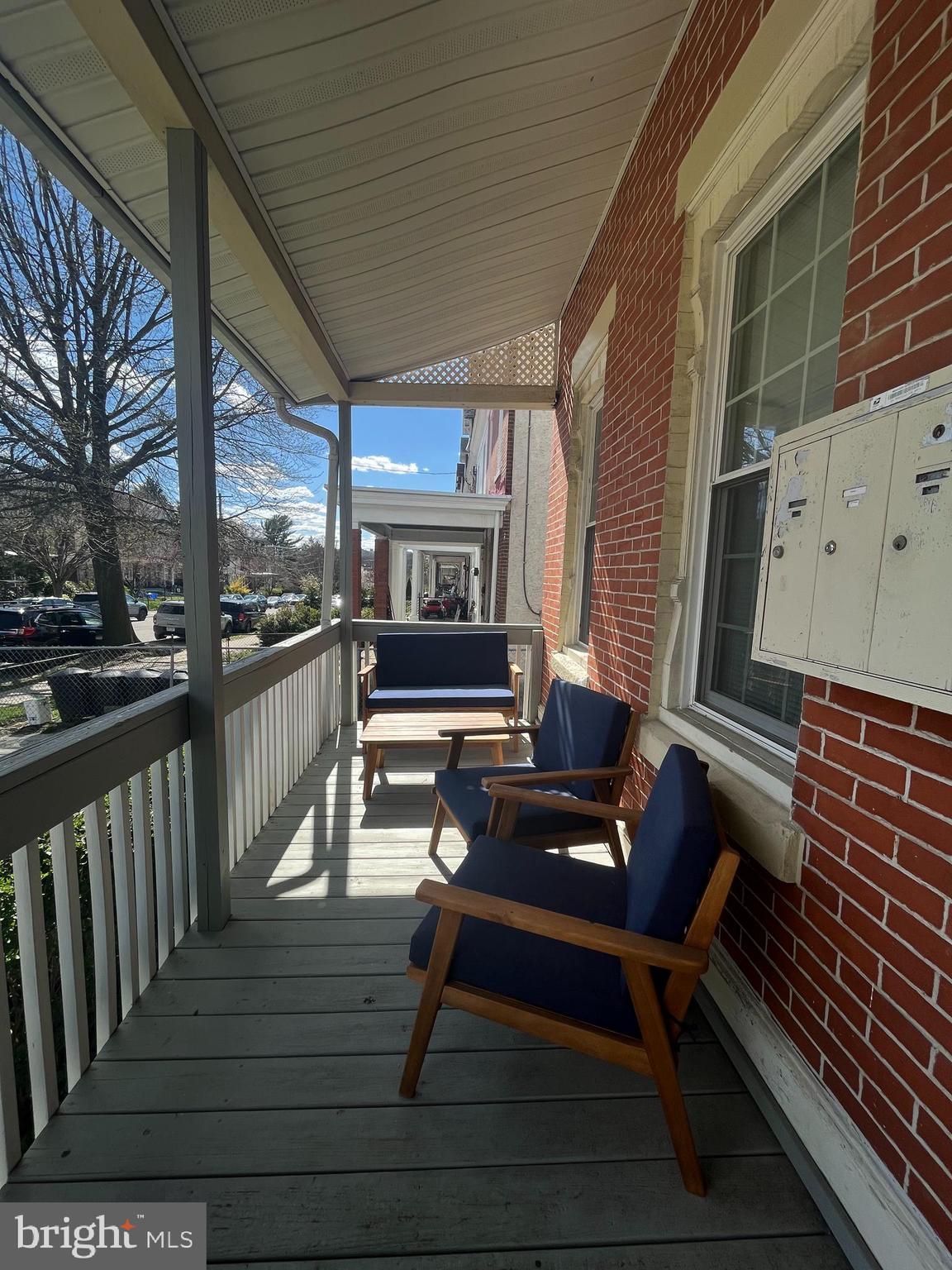 235 ROCHELLE AVE #3