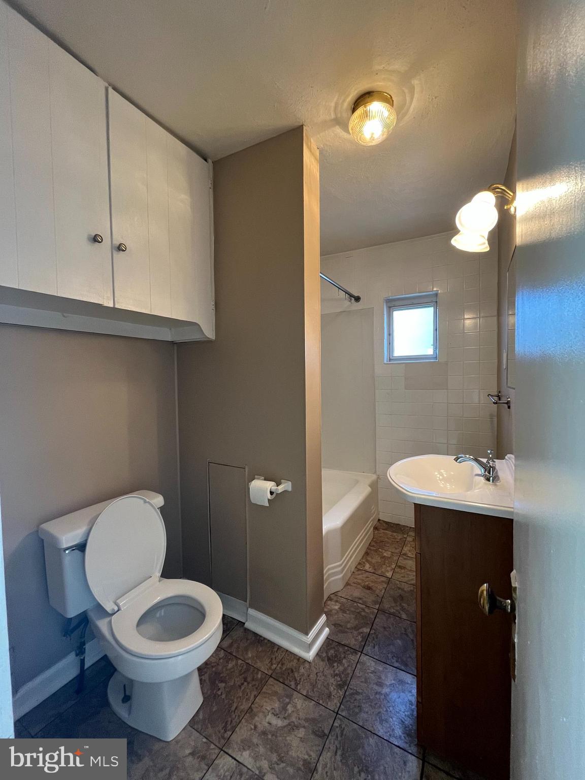 235 ROCHELLE AVE #3
