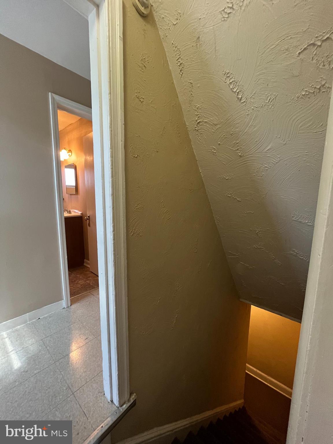 235 ROCHELLE AVE #3