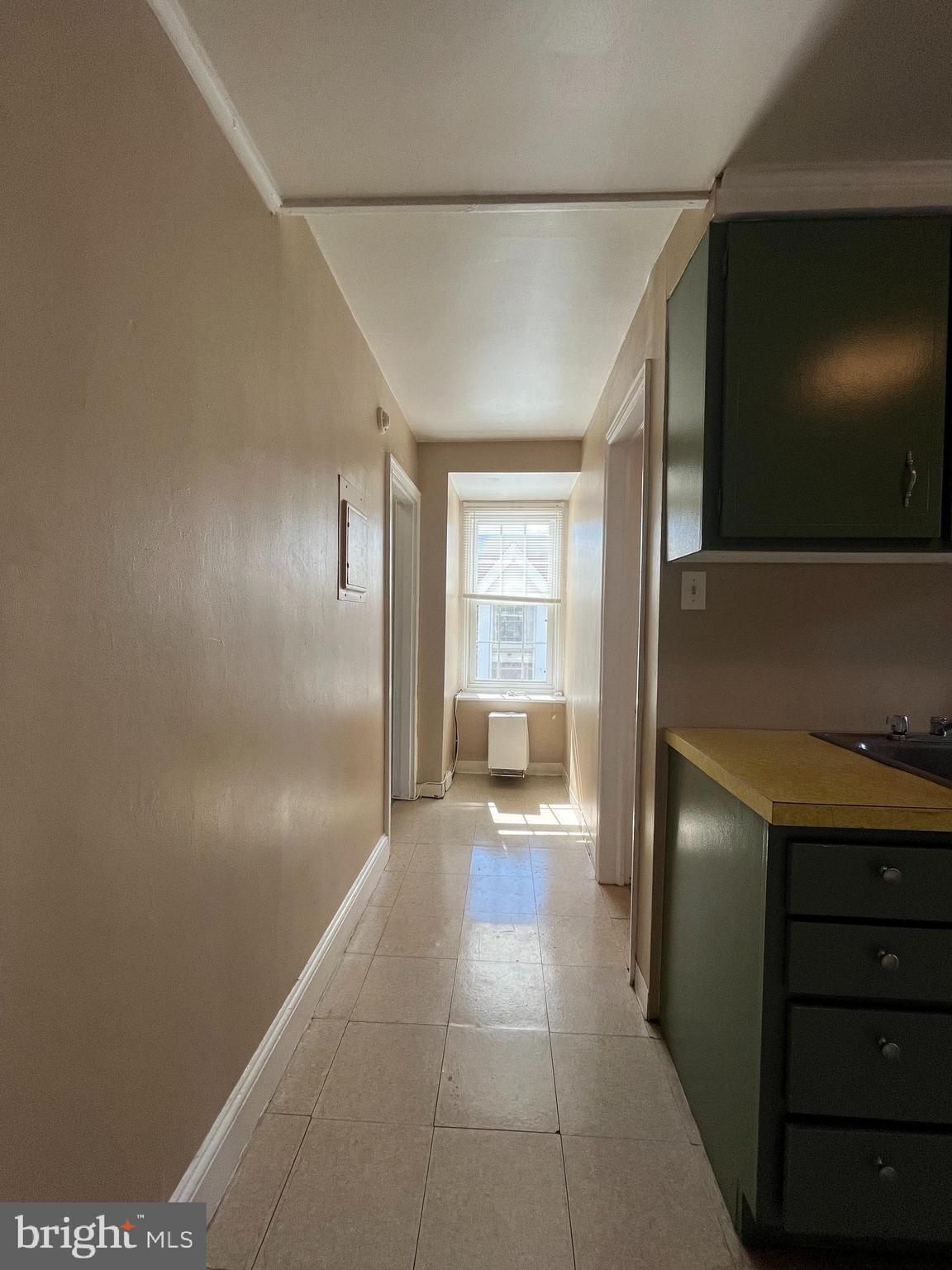 235 ROCHELLE AVE #3