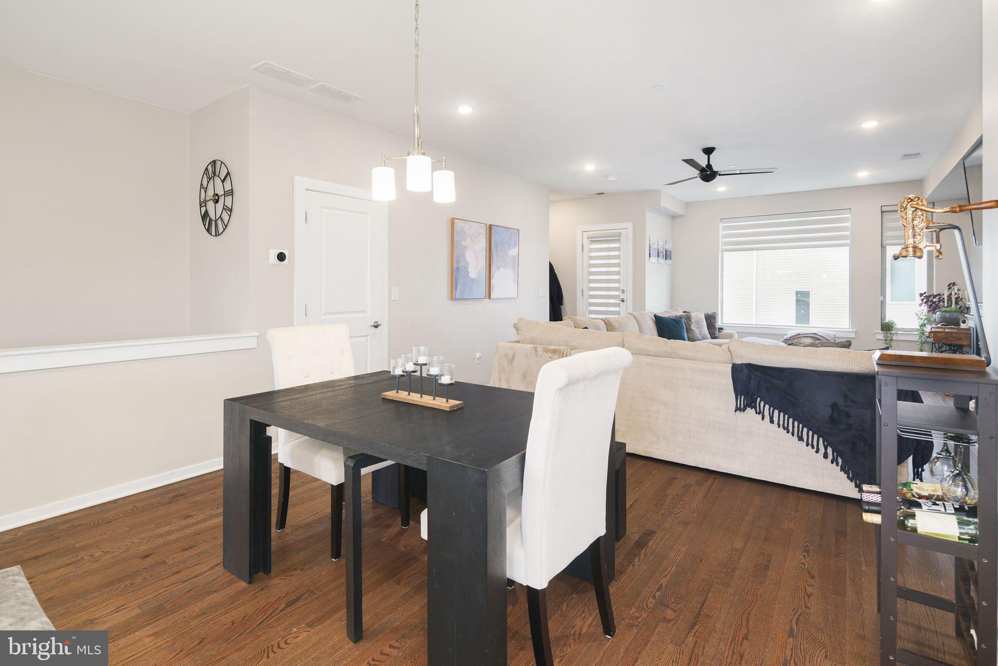 2144 KENSINGTON COURT B82
