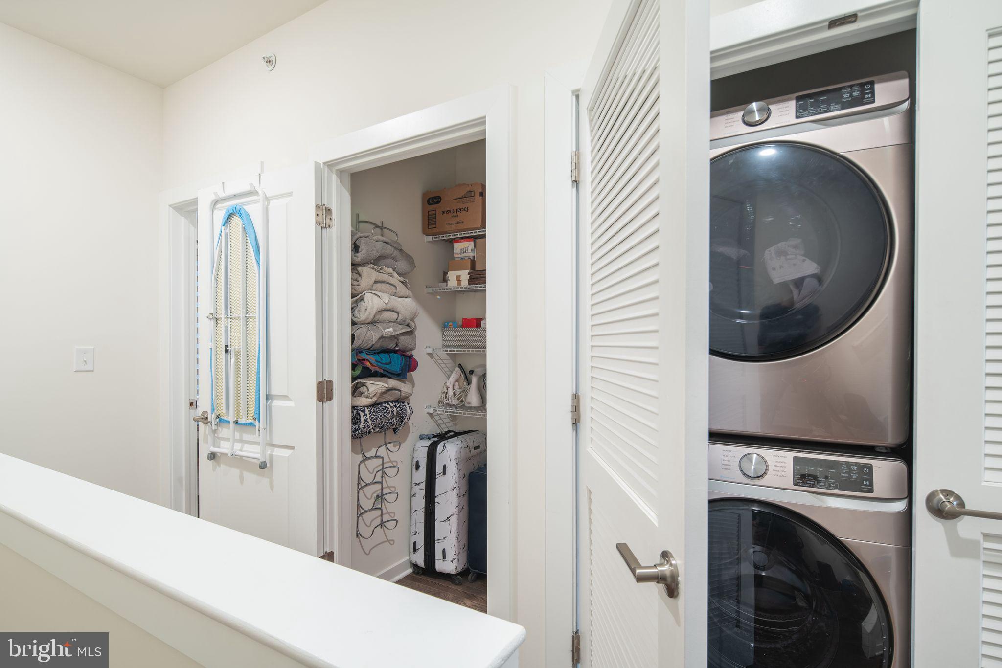 2144 KENSINGTON COURT B82