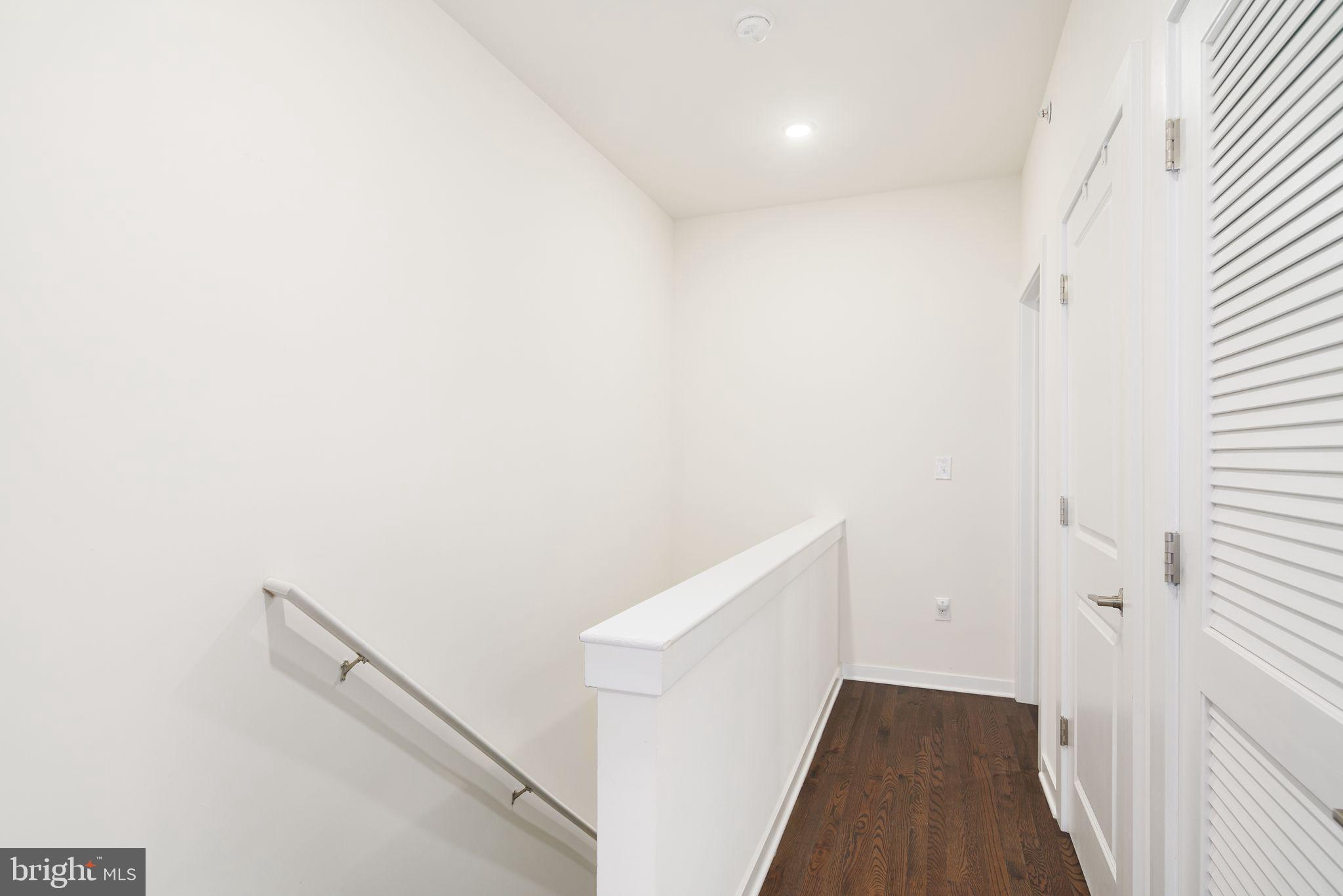 2144 KENSINGTON COURT B82