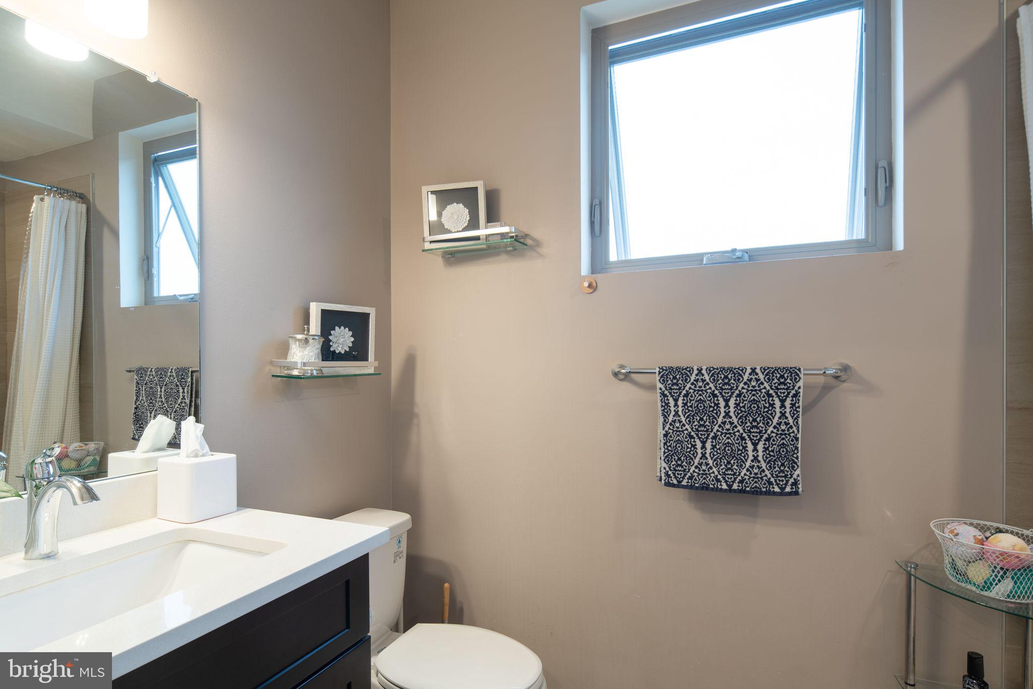 2144 KENSINGTON COURT B82