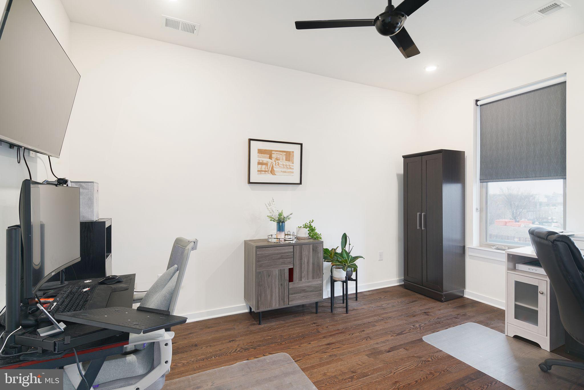 2144 KENSINGTON COURT B82