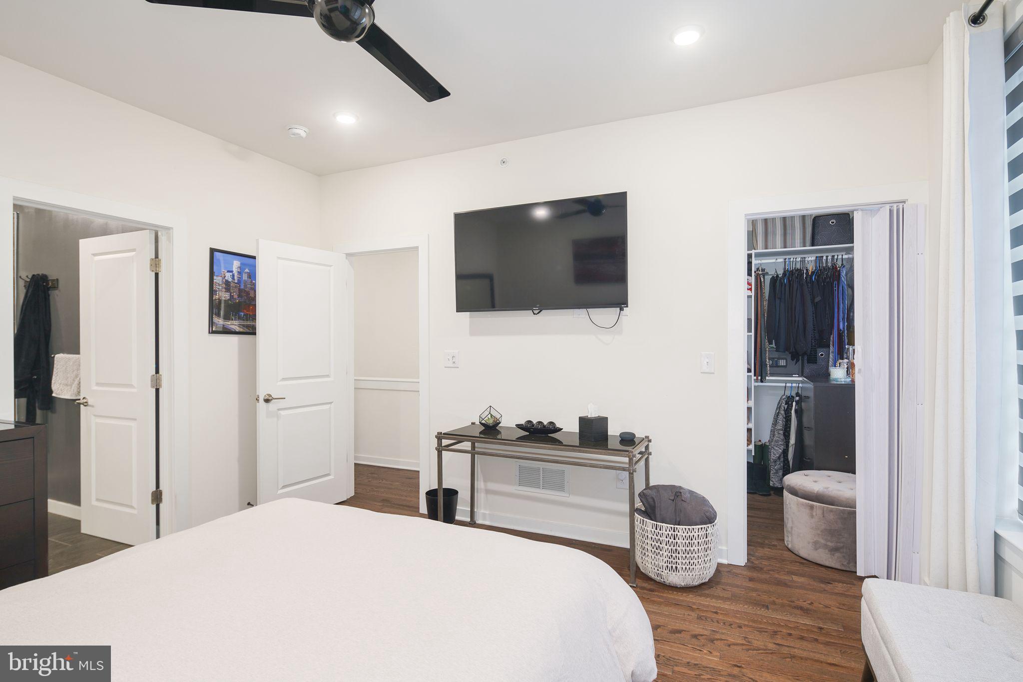 2144 KENSINGTON COURT B82