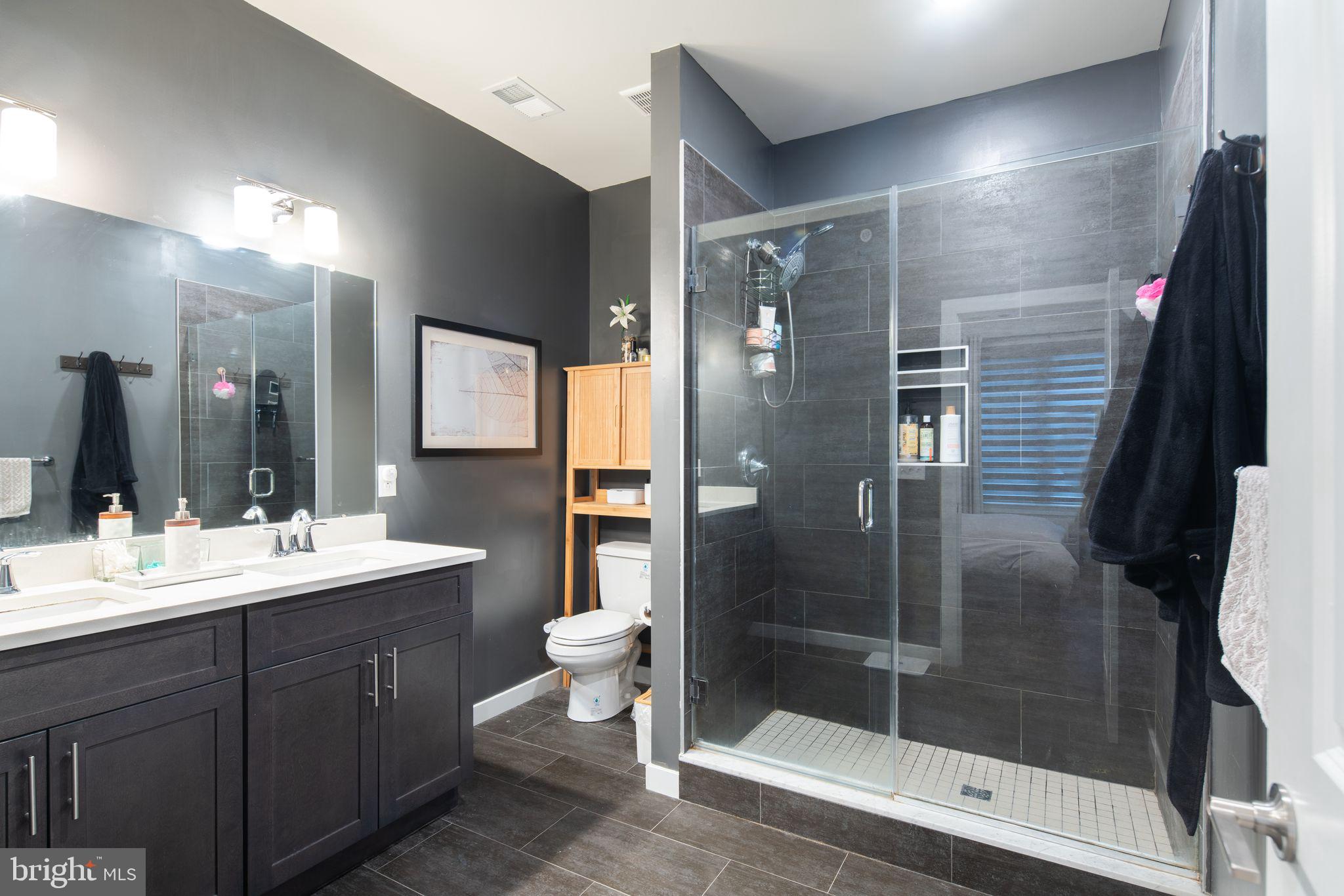 2144 KENSINGTON COURT B82
