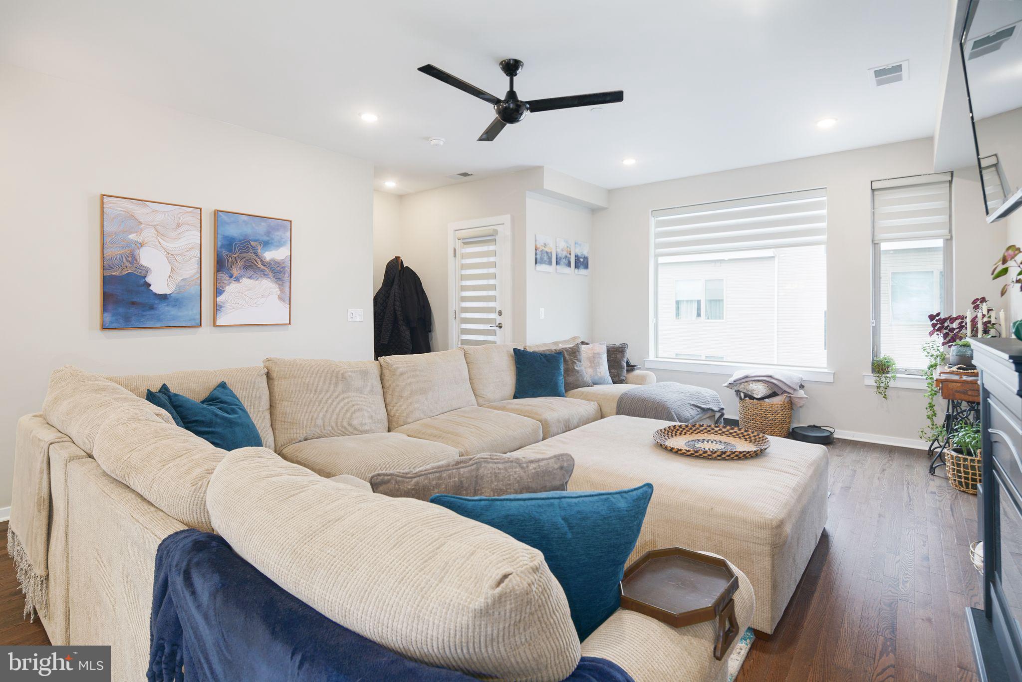 2144 KENSINGTON COURT B82
