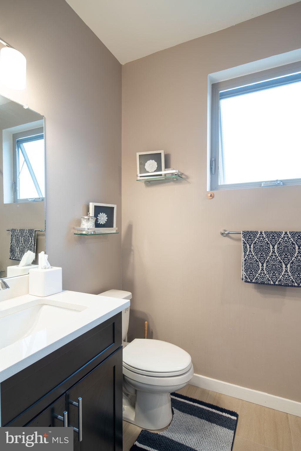 2144 KENSINGTON COURT B82