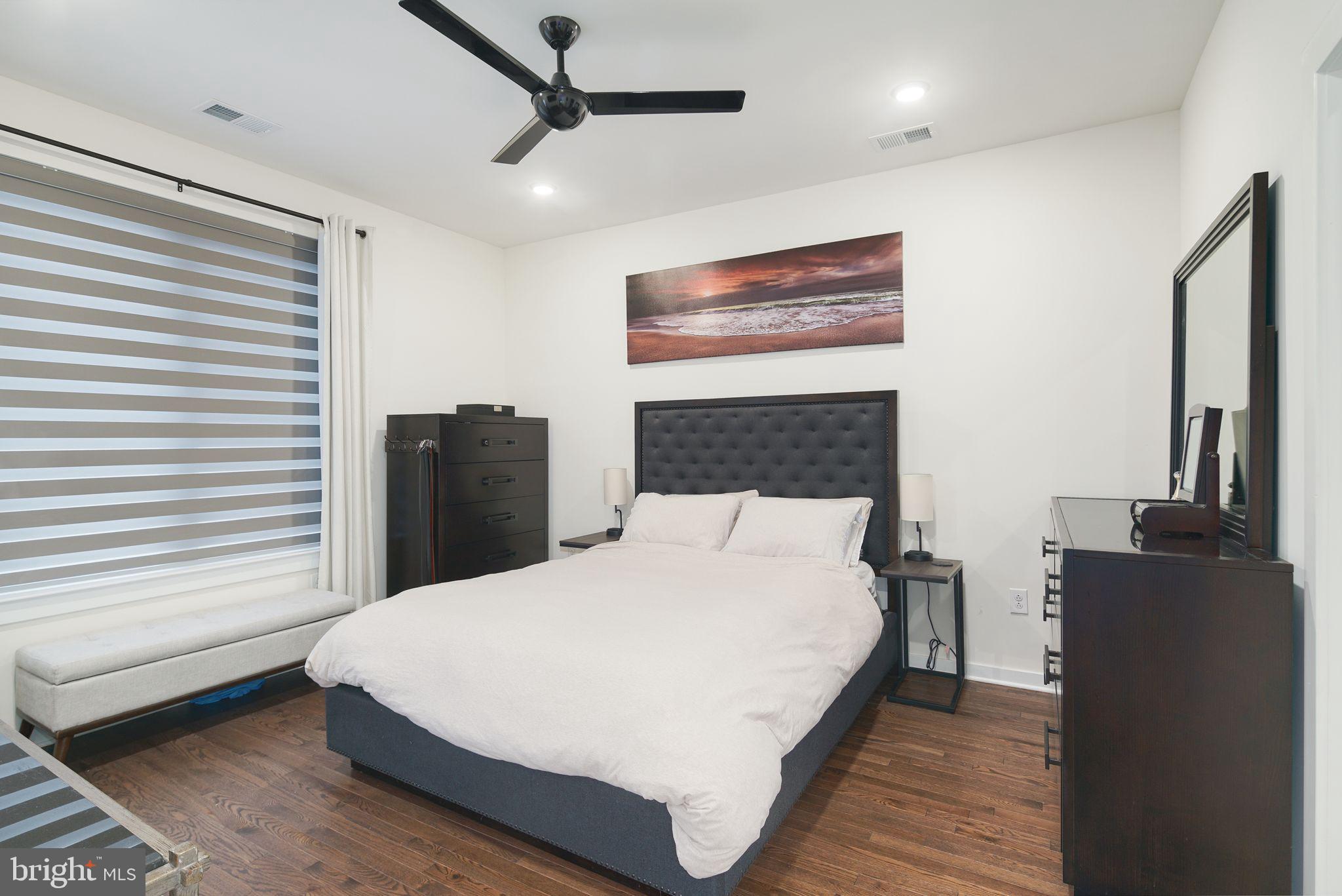 2144 KENSINGTON COURT B82