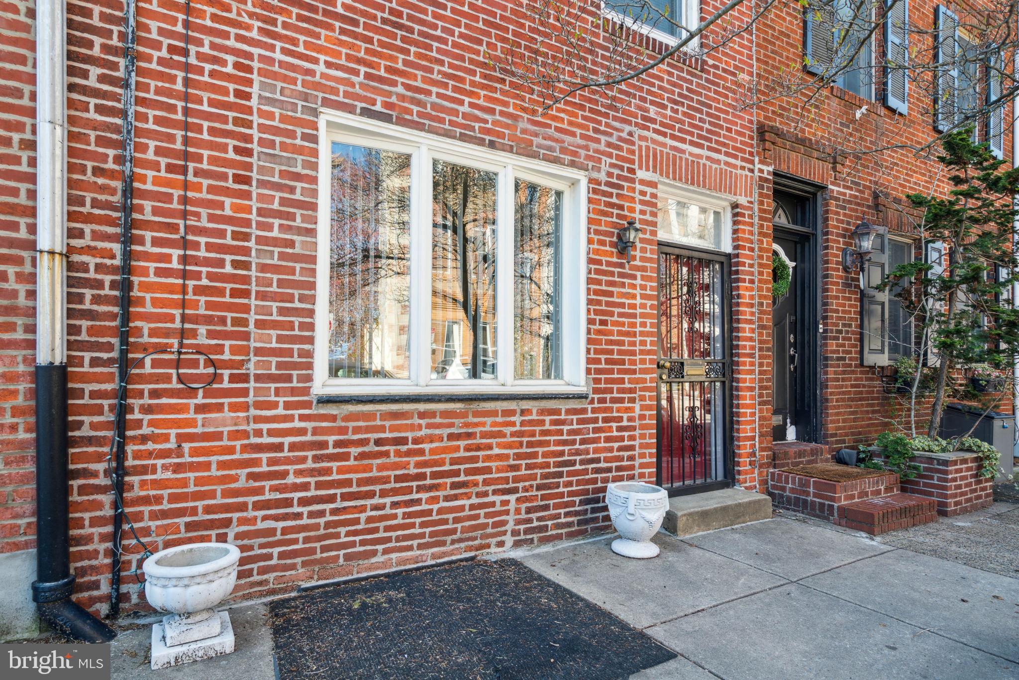 712 Carpenter St