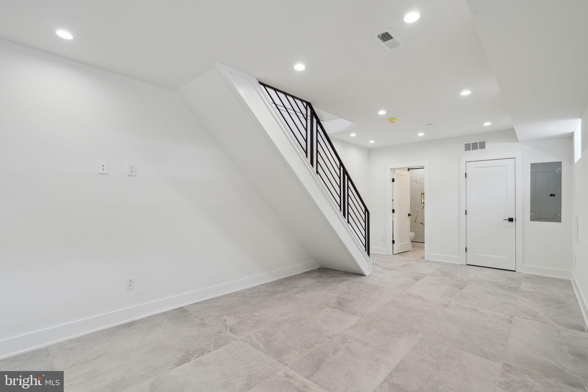 2437 CEDAR STREET