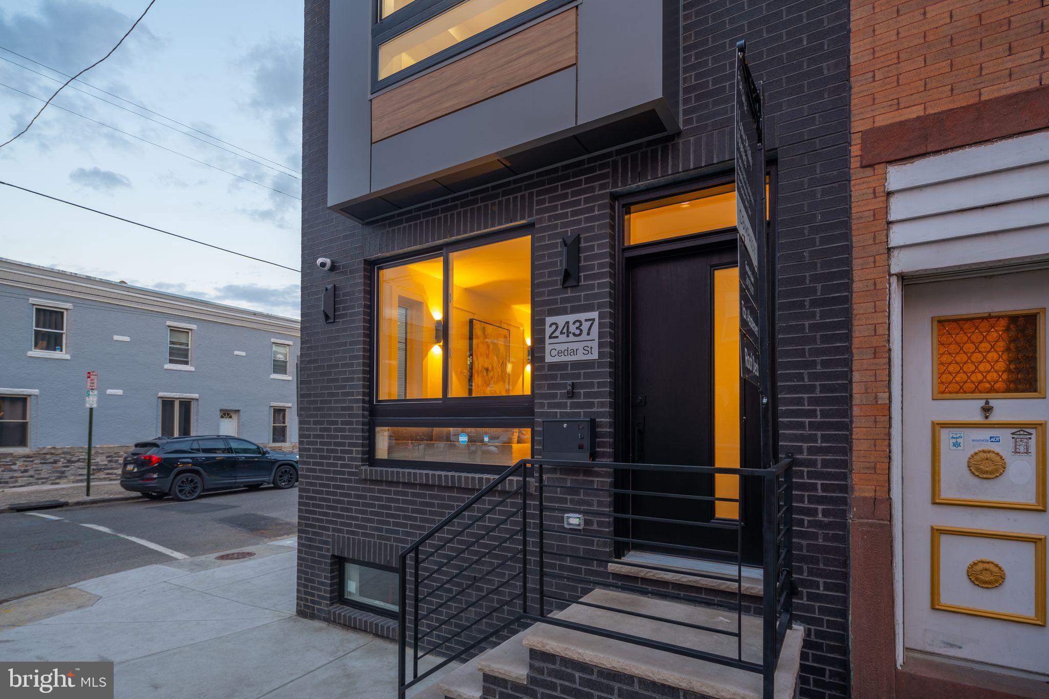 2437 CEDAR STREET